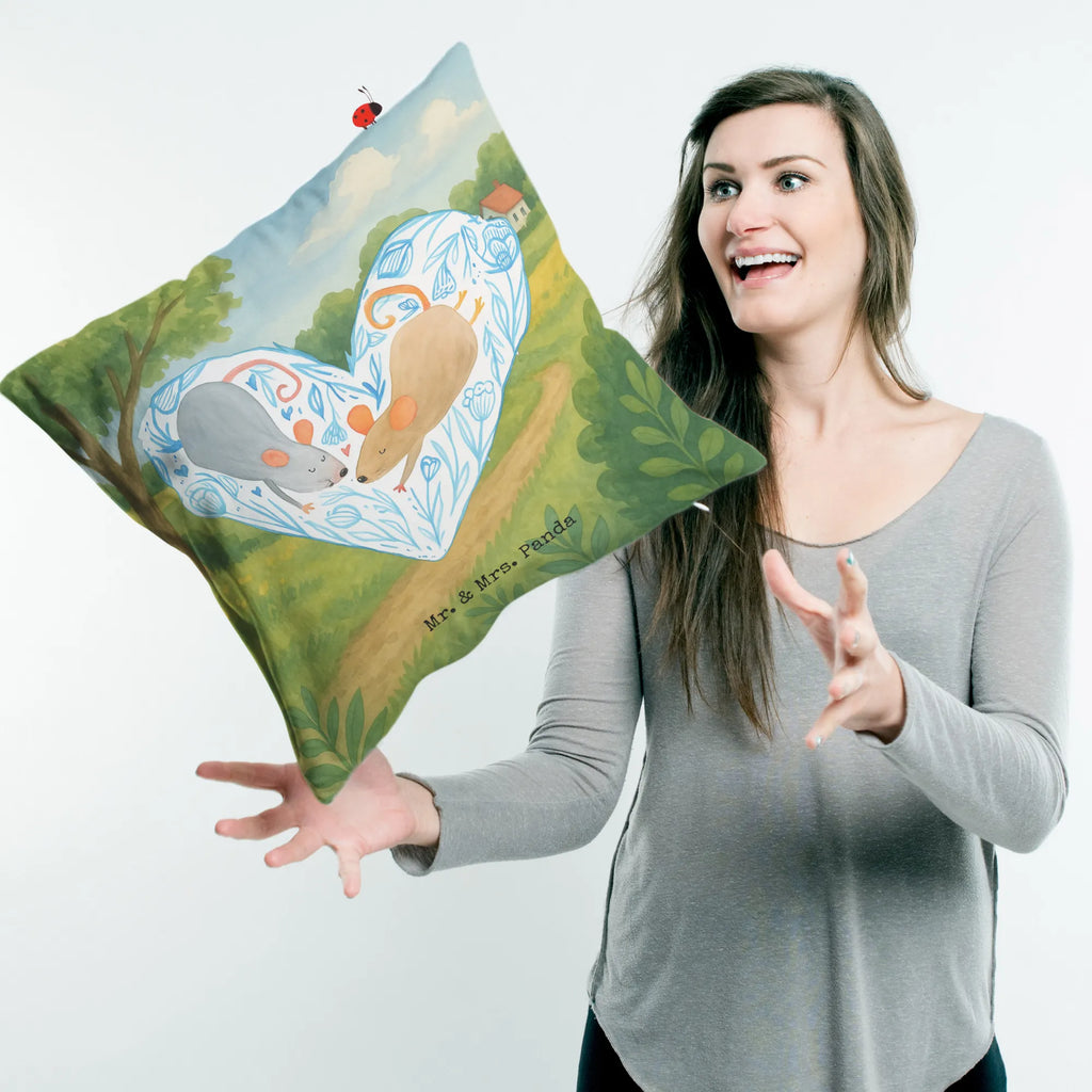 Cushion Mice heart Design Kissen 40x40, Kissenbezug 40x40, Sofakissen, Motivkissen, Kopfkissen, Dekokissen Sofa, Kissen 40x40 Waschbar, Dekokissen 40x40, sofakissen, sitzkissen, Kissenhülle, Kissenbezüge, Kissen, Zierkissen, Kopfkissen 40x40, Sofakissen 40x40, Dekokissen, Couchkissen, Kissenhülle 40x40, Liebe, Partner, Freund, Freundin, Ehemann, Ehefrau, Heiraten, Verlobung, Heiratsantrag, Liebesgeschenk, Jahrestag, Hocheitstag, Hochzeit, Gemeinsamkeit, Mäuse, Liebesbotschaft, Liebesbeweis, Love, Lieblingsmensch, Maus, Geschenk für zwei