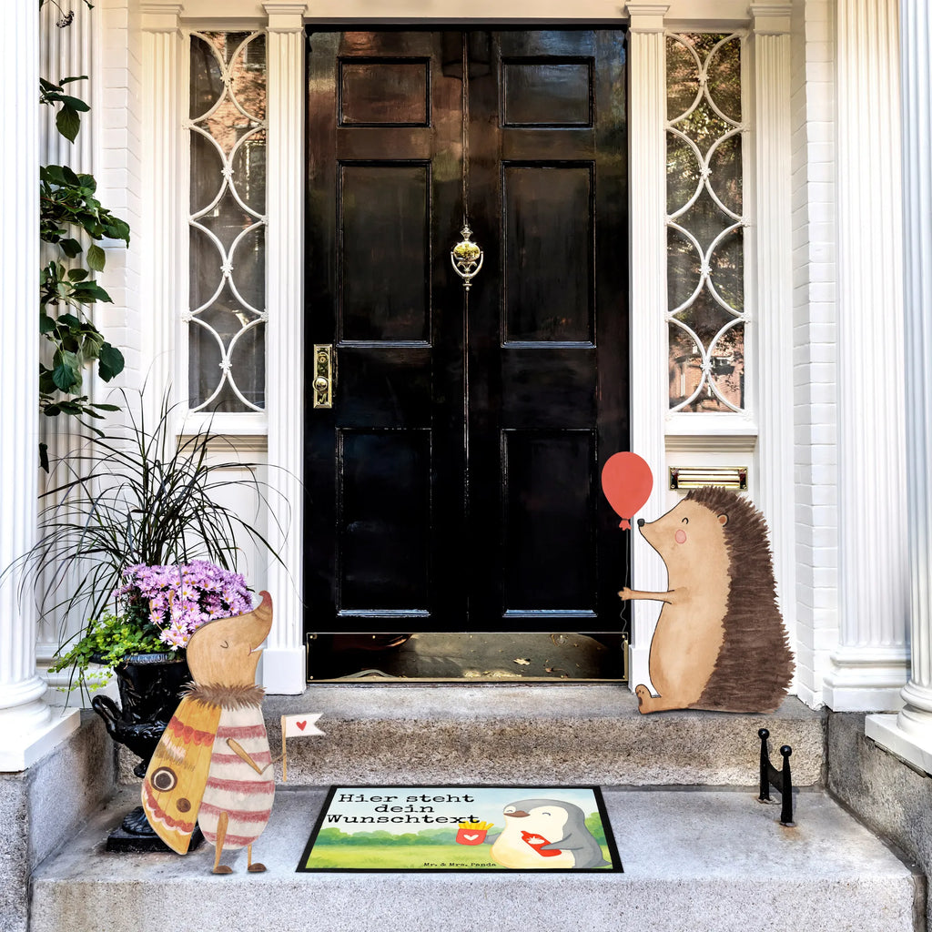 Personalisierte Fußmatte Pinguin Pommes Design Personalisierte Fußmatte, Fußmatte bedrucken, Personalisieruung, Namensfussmatte, Wunschnamen, Personalisiert, Türvorleger personalisiert, Fußmatte mit Namen, Türvorleger mit Namen, Haustürmatte personalisiert, Bedrucken, Liebe, Partner, Freund, Freundin, Ehemann, Ehefrau, Heiraten, Verlobung, Heiratsantrag, Liebesgeschenk, Jahrestag, Hocheitstag, Valentinstag, Hochzeitstag, Geschenk für Partner, Liebesbeweis, für Ehemann, Geschenk für Frauen, Mitbringsel, Geschenk für Freundin, für Männer