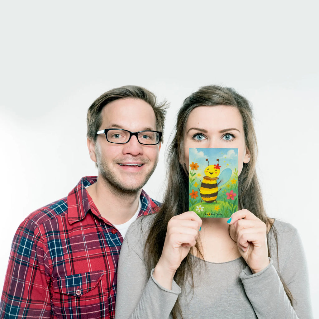 Postkarte Biene Happy Design Postkarte, Karte, Geschenkkarte, Grußkarte, Einladung, Ansichtskarte, Geburtstagskarte, Einladungskarte, Dankeskarte, Ansichtskarten, Einladung Geburtstag, Einladungskarten Geburtstag, Biene, Wespe, Hummel
