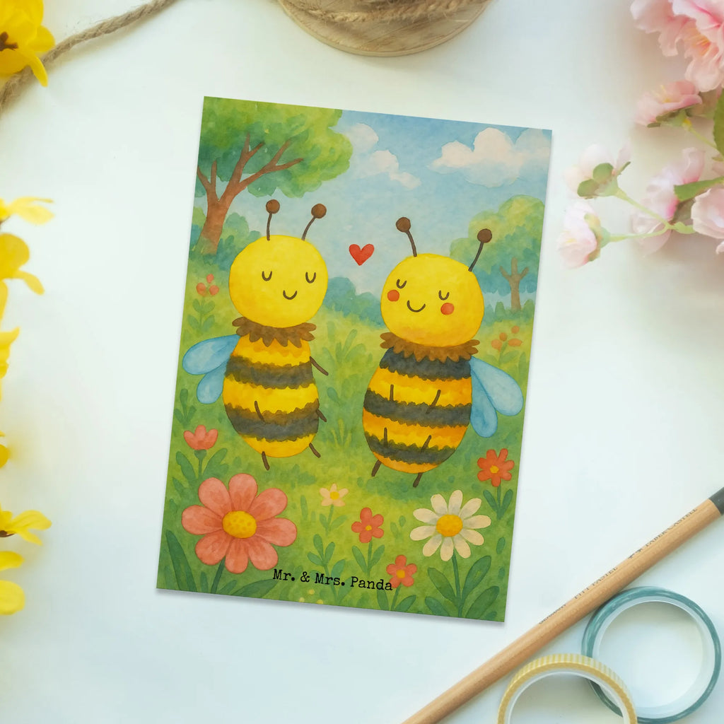 Postkarte Biene Verliebt Design Geschenkkarte, Einladung Geburtstag, Geburtstagskarte, Ansichtskarten, Einladungskarte, Ansichtskarte, Grußkarte, Einladung, Dankeskarte, Postkarte, Karte, Einladungskarten Geburtstag, Biene, Wespe, Hummel