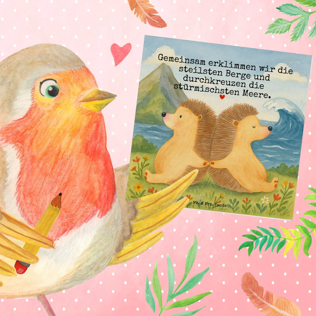 Deluxe Karte Igel händchenhaltend Design Karte, Grußkarte, Klappkarte, Einladungskarte, Glückwunschkarte, Hochzeitskarte, Geburtstagskarte, Hochwertige Grußkarte, Hochwertige Klappkarte, Liebe, Partner, Freund, Freundin, Ehemann, Ehefrau, Heiraten, Verlobung, Heiratsantrag, Liebesgeschenk, Jahrestag, Hocheitstag, Igel, Igelliebe, Hand in Hand, Liebesbeweis, große Liebe, Liebesbotschaft, Hochzeit, Lieblingsmensch, Gemeinsamkeit, Love, Geschenk für zwei