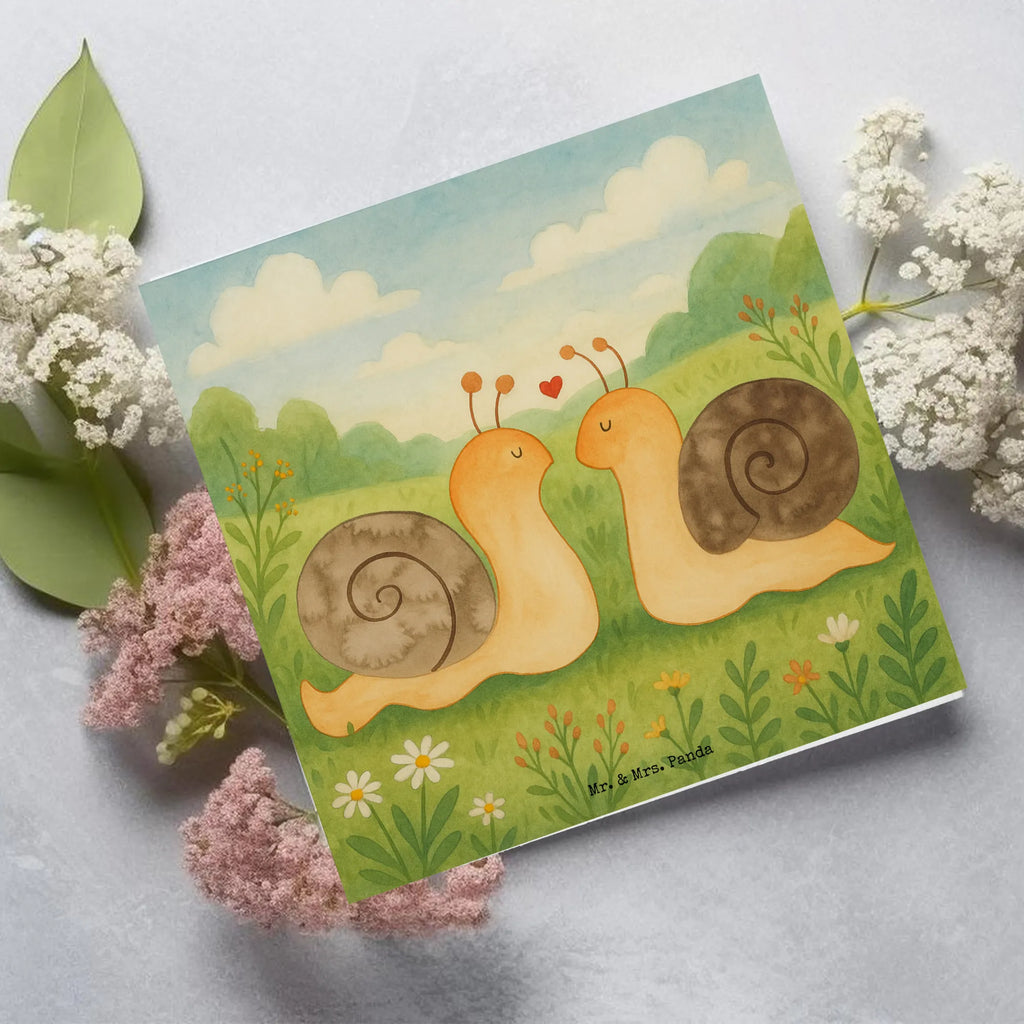 Deluxe Card Snails in love Design Karte, Grußkarte, Klappkarte, Einladungskarte, Glückwunschkarte, Hochzeitskarte, Geburtstagskarte, Hochwertige Grußkarte, Hochwertige Klappkarte, Liebe, Partner, Freund, Freundin, Ehemann, Ehefrau, Heiraten, Verlobung, Heiratsantrag, Liebesgeschenk, Jahrestag, Hocheitstag