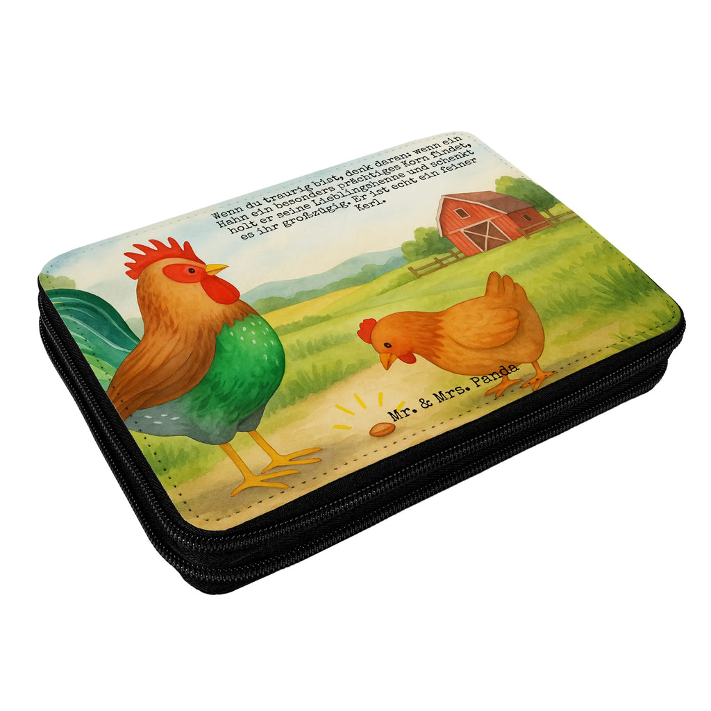 Federmappe Hahn Korn Design Schülerin, Kinder Federmappe, Federmäppchen bedruckt, Einschulung, Federmappe Einschulung, Stiftetasche, Schule, Federmappe, Motiv, Bestückte Federmappe, Kind, Stifterolle, Grundschule, Geschenk, Federmäppchen, Büro Stifte Etui, Schüler, Stifte Etui, Bauernhof, Hoftiere, Landwirt, Landwirtin, Natur, Eier, Henne, Korn, Hahn