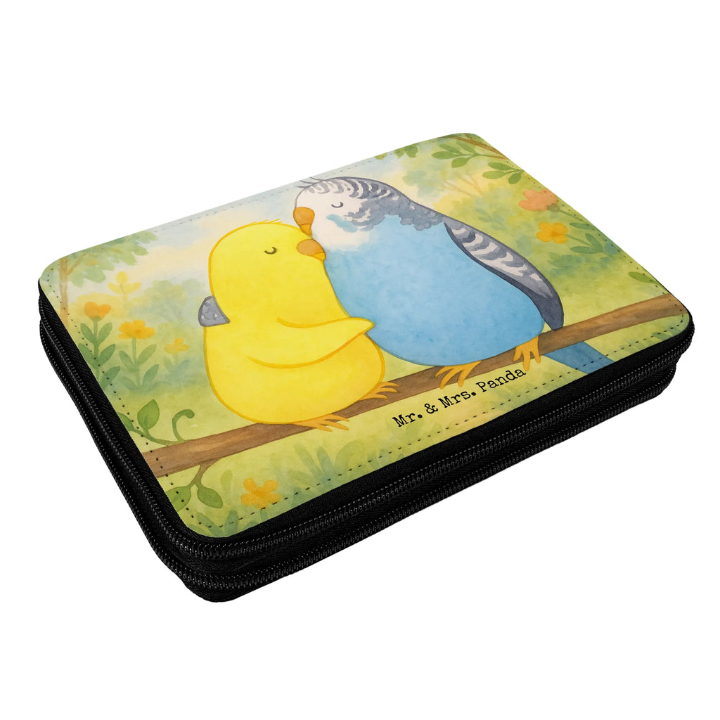 Federmappe Wellensittich Liebe Design Bestückte Federmappe, Federmappe Einschulung, Stifte Etui, Grundschule, Kinder Federmappe, Schule, Büro Stifte Etui, Motiv, Federmäppchen, Federmäppchen bedruckt, Stiftetasche, Schüler, Federmappe, Geschenk, Einschulung, Schülerin, Stifterolle, Kind, Liebe, Partner, Freund, Freundin, Ehemann, Ehefrau, Heiraten, Verlobung, Heiratsantrag, Liebesgeschenk, Jahrestag, Hocheitstag, Vögel, Nähe, Kuscheln, Vertrauen, Wellensittich