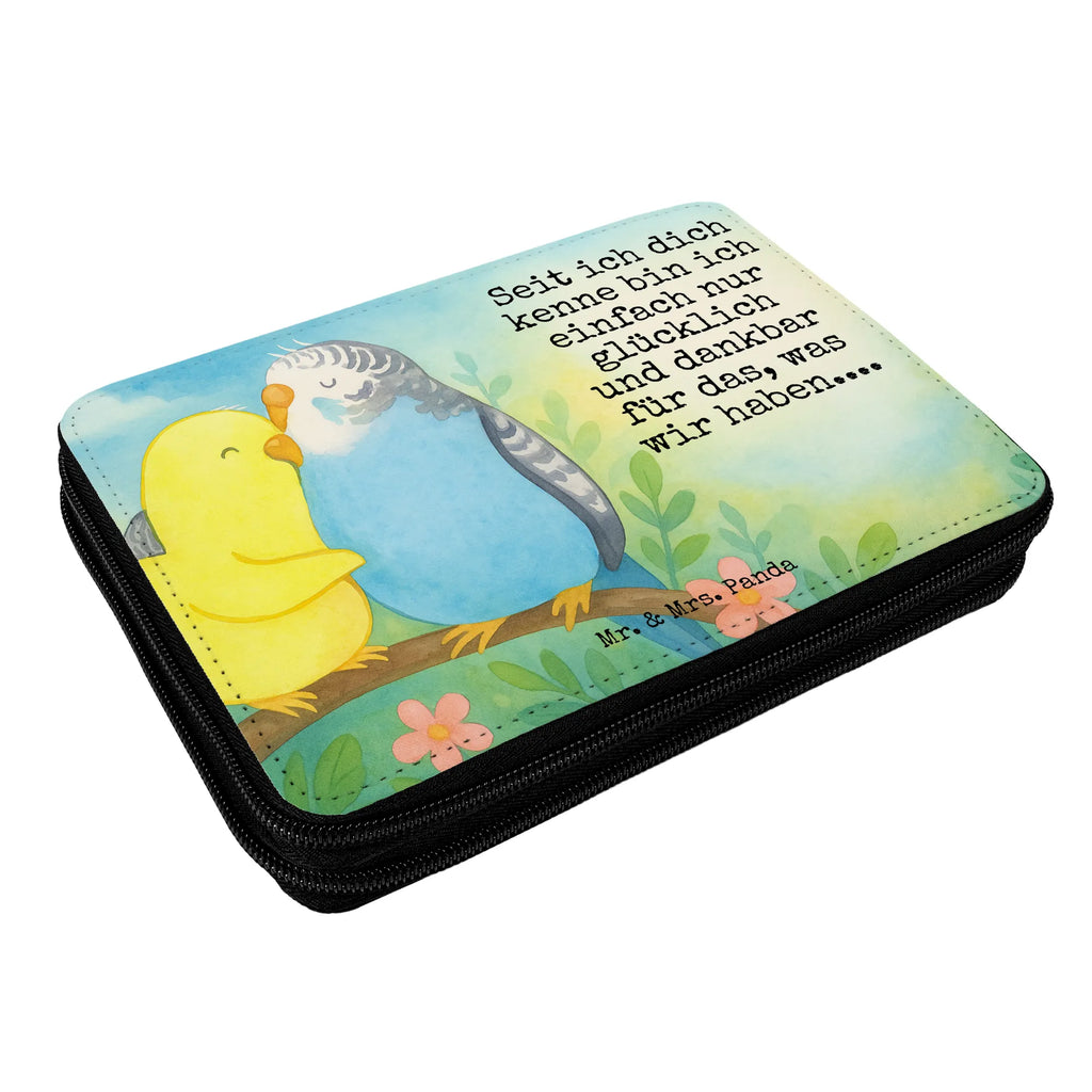 Federmappe Wellensittich Liebe Design Bestückte Federmappe, Federmappe Einschulung, Stifte Etui, Grundschule, Kinder Federmappe, Schule, Büro Stifte Etui, Motiv, Federmäppchen, Federmäppchen bedruckt, Stiftetasche, Schüler, Federmappe, Geschenk, Einschulung, Schülerin, Stifterolle, Kind, Liebe, Partner, Freund, Freundin, Ehemann, Ehefrau, Heiraten, Verlobung, Heiratsantrag, Liebesgeschenk, Jahrestag, Hocheitstag, Vögel, Nähe, Kuscheln, Vertrauen, Wellensittich