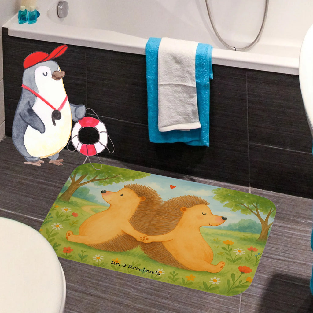 Badematte Igel händchenhaltend Design Badläufer, Badematten Set, Rutschfester Badvorleger, Duschvorleger, Badvorleger Für Gäste-WC, Waschbarer Badvorleger, Weicher Badvorleger, Rechteckiger Badvorleger, Teppich Fürs Bad, Bad Fußmatte, Badvorleger Mikrofaser, Badmatte Waschbar, Badvorleger Für Dusche, Badvorleger Für Badewanne, Runder Badvorleger, Badematte Rutschfest, Badvorleger Weiß, Badvorleger Design, Badvorleger Klassisch, Badvorleger Schwarz, Saugfähiger Badvorleger, Badezimmerteppich, Badvorleger, Badvorleger Baumwolle, Badgarnitur, Badvorleger Groß, Badvorleger Klein, Badvorleger Modern, Badvorleger Gemustert, Badvorleger Nachhaltig, Badteppich, Badezimmer Matte, Badvorleger Teppich, Badvorleger Vintage, Badematte, Weiche Badezimmermatte, Badvorleger Naturmaterial, Badvorleger Antirutsch, Liebe, Partner, Freund, Freundin, Ehemann, Ehefrau, Heiraten, Verlobung, Heiratsantrag, Liebesgeschenk, Jahrestag, Hocheitstag, Igelliebe, Liebesbeweis, Hand in Hand, große Liebe, Geschenk für zwei, Lieblingsmensch, Hochzeit, Igel, Love, Liebesbotschaft, Gemeinsamkeit
