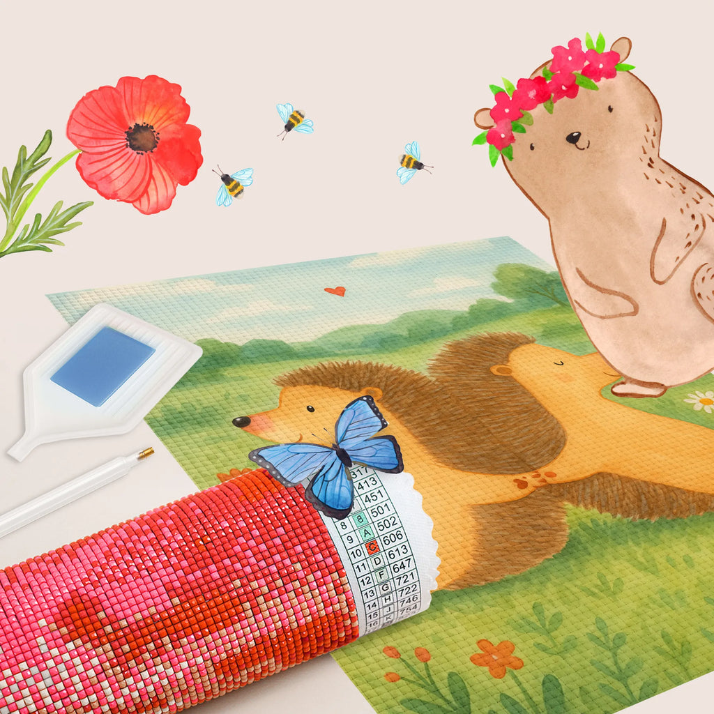 Diamond Painting Hedgehogs holding hands Design Kreativität, Diamond Painting, DIY, Kristallbild, Liebe, Partner, Freund, Freundin, Ehemann, Ehefrau, Heiraten, Verlobung, Heiratsantrag, Liebesgeschenk, Jahrestag, Hocheitstag, Hochzeit, Liebesbeweis, Hand in Hand, große Liebe, Gemeinsamkeit, Liebesbotschaft, Geschenk für zwei, Igelliebe, Love, Igel, Lieblingsmensch