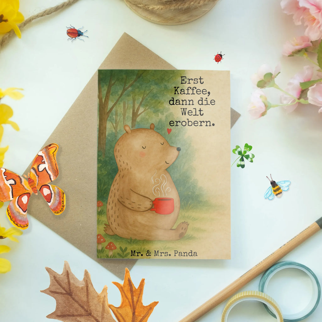 Grußkarte Bär Kaffee Design Grußkarte, Klappkarte, Einladungskarte, Glückwunschkarte, Hochzeitskarte, Geburtstagskarte, Karte, Ansichtskarten, Bär, Teddy, Teddybär, Kaffee, Coffee, Bären, guten Morgen, Morgenroutine, Welt erobern, Welt retten, Motivation