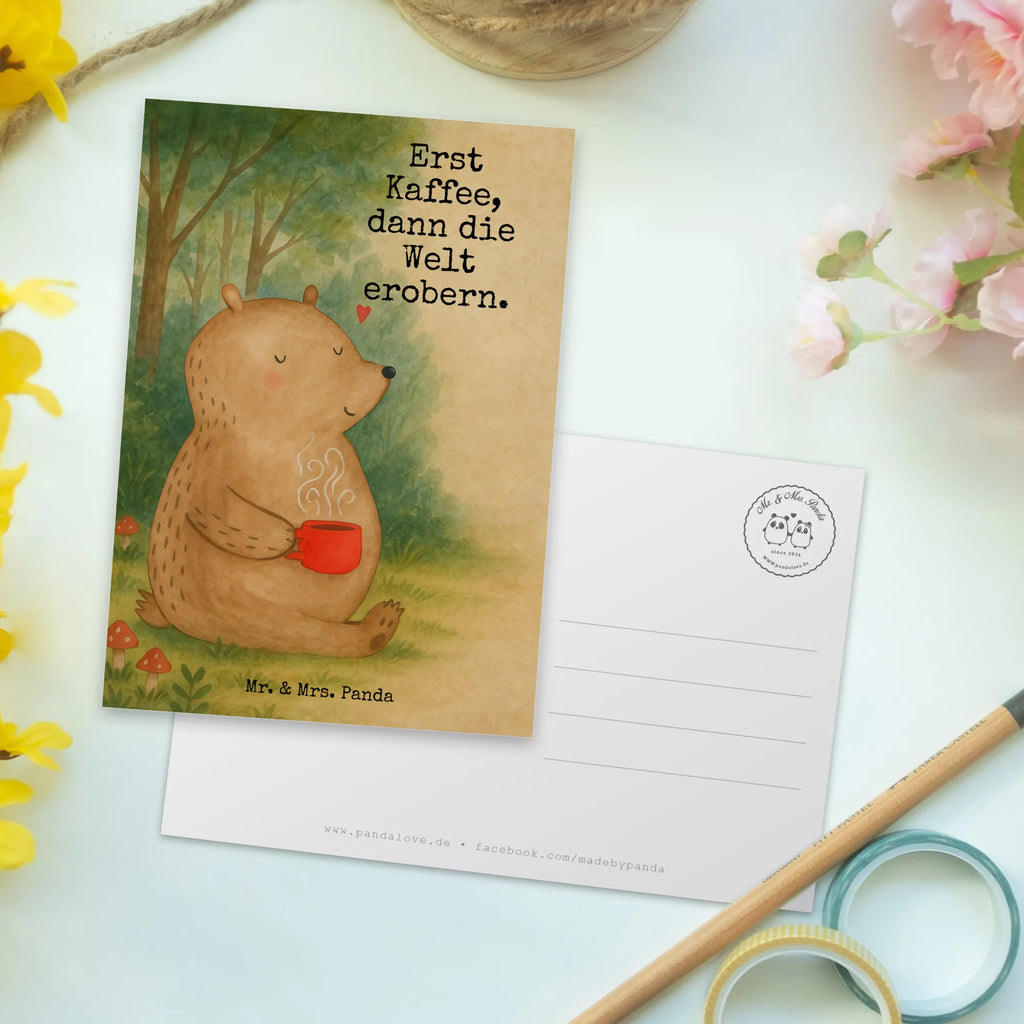 Postkarte Bär Kaffee Design Postkarte, Karte, Geschenkkarte, Grußkarte, Einladung, Ansichtskarte, Geburtstagskarte, Einladungskarte, Dankeskarte, Ansichtskarten, Einladung Geburtstag, Einladungskarten Geburtstag, Bär, Teddy, Teddybär, Kaffee, Coffee, Bären, guten Morgen, Morgenroutine, Welt erobern, Welt retten, Motivation