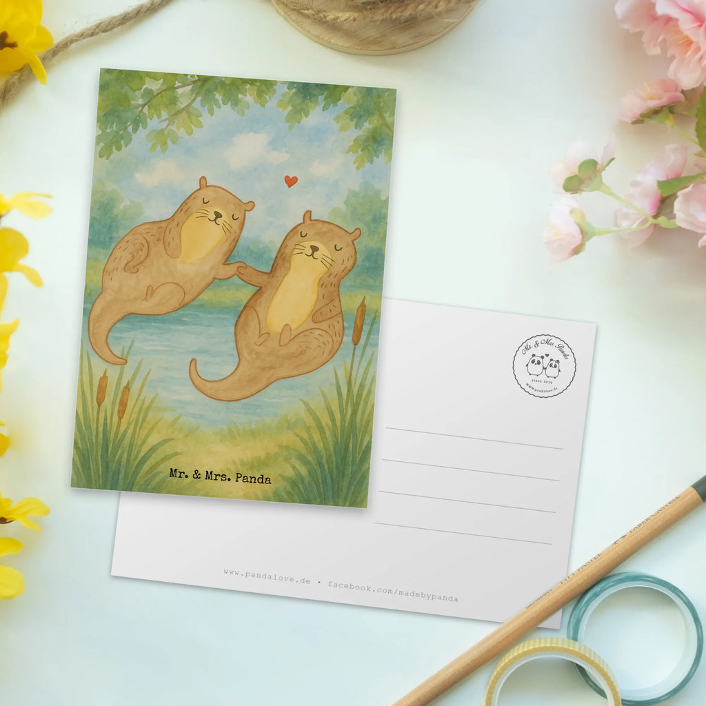 Postcard otter holding hands Design Postkarte, Karte, Geschenkkarte, Grußkarte, Einladung, Ansichtskarte, Geburtstagskarte, Einladungskarte, Dankeskarte, Ansichtskarten, Einladung Geburtstag, Einladungskarten Geburtstag, Otter, Fischotter, Seeotter, Otter Seeotter See Otter