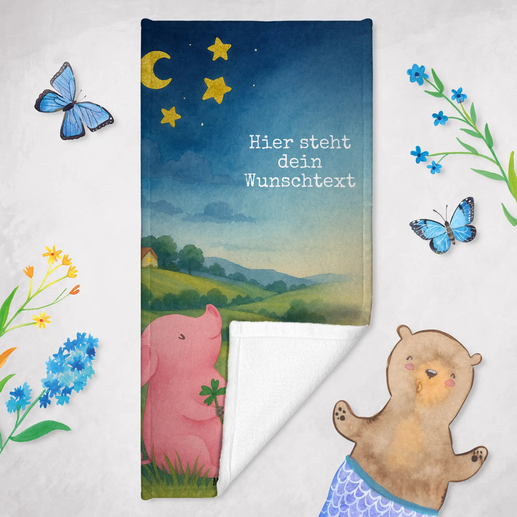 Personalized Bath Towel Pig Luck Design Duschtuch mit Namen, Saunatuch mit Namen, Strandtuch mit Namen, Personalisiertes Badetuch, Kinder Handtuch mit Namen, Personalisiertes Handtuch, Badetuch mit Namen, Tiermotive, Gute Laune, lustige Sprüche, Tiere, Schwein, Glücksschwein. Glück, Ziele, Sernchen, Sterne, Glücksbringer, Träume, Motivation, Schweinchen