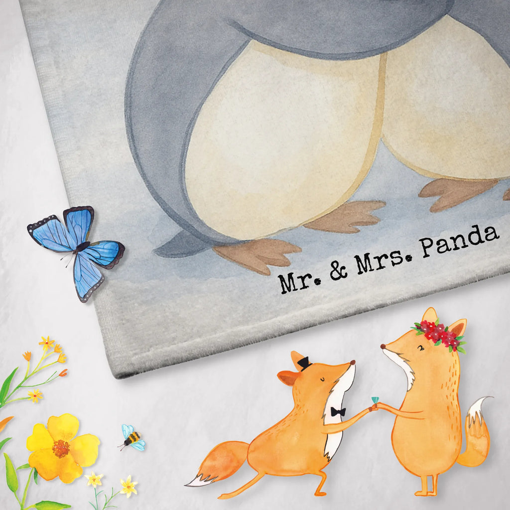 Personalisiertes Badehandtuch Pinguine Kuscheln Design Personalisiertes Badetuch, Badetuch mit Namen, Personalisiertes Handtuch, Duschtuch mit Namen, Kinder Handtuch mit Namen, Saunatuch mit Namen, Strandtuch mit Namen, Liebe, Partner, Freund, Freundin, Ehemann, Ehefrau, Heiraten, Verlobung, Heiratsantrag, Liebesgeschenk, Jahrestag, Hocheitstag, Geschenk für Partner, für Männer, Liebesbeweis, Mitbringsel, Geschenk für Frauen, für Ehemann, Valentinstag, Geschenk für Freundin, Hochzeitstag