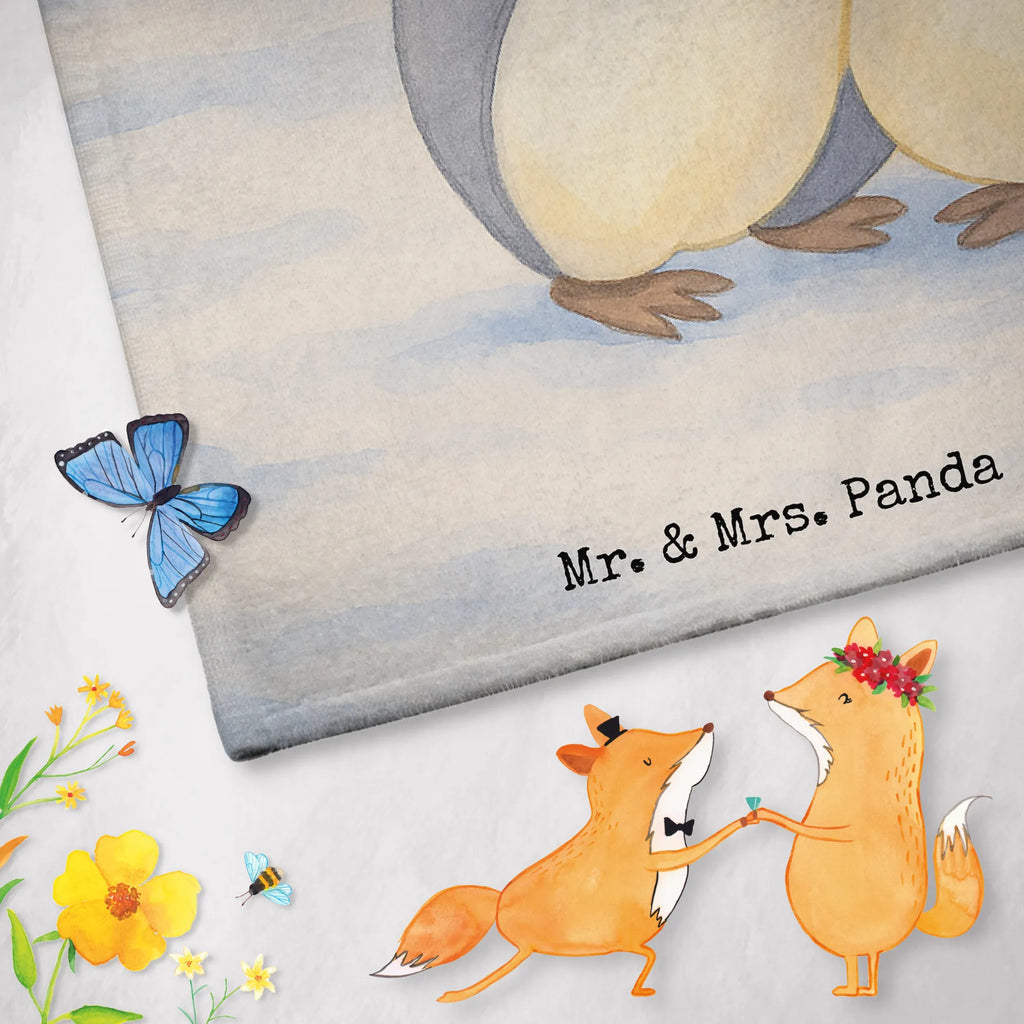 Personalisiertes Badehandtuch Pinguine Kuscheln Design Kinder Handtuch mit Namen, Personalisiertes Badetuch, Duschtuch mit Namen, Strandtuch mit Namen, Personalisiertes Handtuch, Badetuch mit Namen, Saunatuch mit Namen, Liebe, Partner, Freund, Freundin, Ehemann, Ehefrau, Heiraten, Verlobung, Heiratsantrag, Liebesgeschenk, Jahrestag, Hocheitstag, für Ehemann, Geschenk für Freundin, Geschenk für Partner, Valentinstag, Liebesbeweis, für Männer, Hochzeitstag, Geschenk für Frauen, Mitbringsel