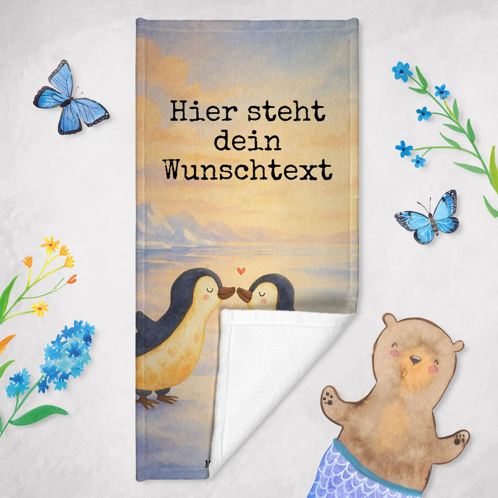 Personalisiertes Badehandtuch Pinguin Liebe Design Strandtuch mit Namen, Saunatuch mit Namen, Duschtuch mit Namen, Kinder Handtuch mit Namen, Personalisiertes Badetuch, Personalisiertes Handtuch, Badetuch mit Namen, Liebe, Partner, Freund, Freundin, Ehemann, Ehefrau, Heiraten, Verlobung, Heiratsantrag, Liebesgeschenk, Jahrestag, Hocheitstag, Verlobter, Geschenkidee, Gastgeschenk, Verlobte, Pinguin, Liebesbeweis, Geschenk Hochzeitstag, Pinguinpaar, Love, Liebesspruch, Pinguin Paar, Pärchen. Liebespaar, Geschenk Freund, Hochzeitstag, Geschenk Freundin, Pinguine, Paar, Hochzeit, Pinguin Liebe