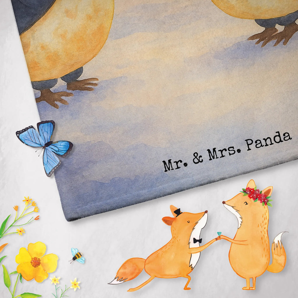 Personalisiertes Badehandtuch Pinguin Liebe Design Strandtuch mit Namen, Saunatuch mit Namen, Duschtuch mit Namen, Kinder Handtuch mit Namen, Personalisiertes Badetuch, Personalisiertes Handtuch, Badetuch mit Namen, Liebe, Partner, Freund, Freundin, Ehemann, Ehefrau, Heiraten, Verlobung, Heiratsantrag, Liebesgeschenk, Jahrestag, Hocheitstag, Verlobter, Geschenkidee, Gastgeschenk, Verlobte, Pinguin, Liebesbeweis, Geschenk Hochzeitstag, Pinguinpaar, Love, Liebesspruch, Pinguin Paar, Pärchen. Liebespaar, Geschenk Freund, Hochzeitstag, Geschenk Freundin, Pinguine, Paar, Hochzeit, Pinguin Liebe