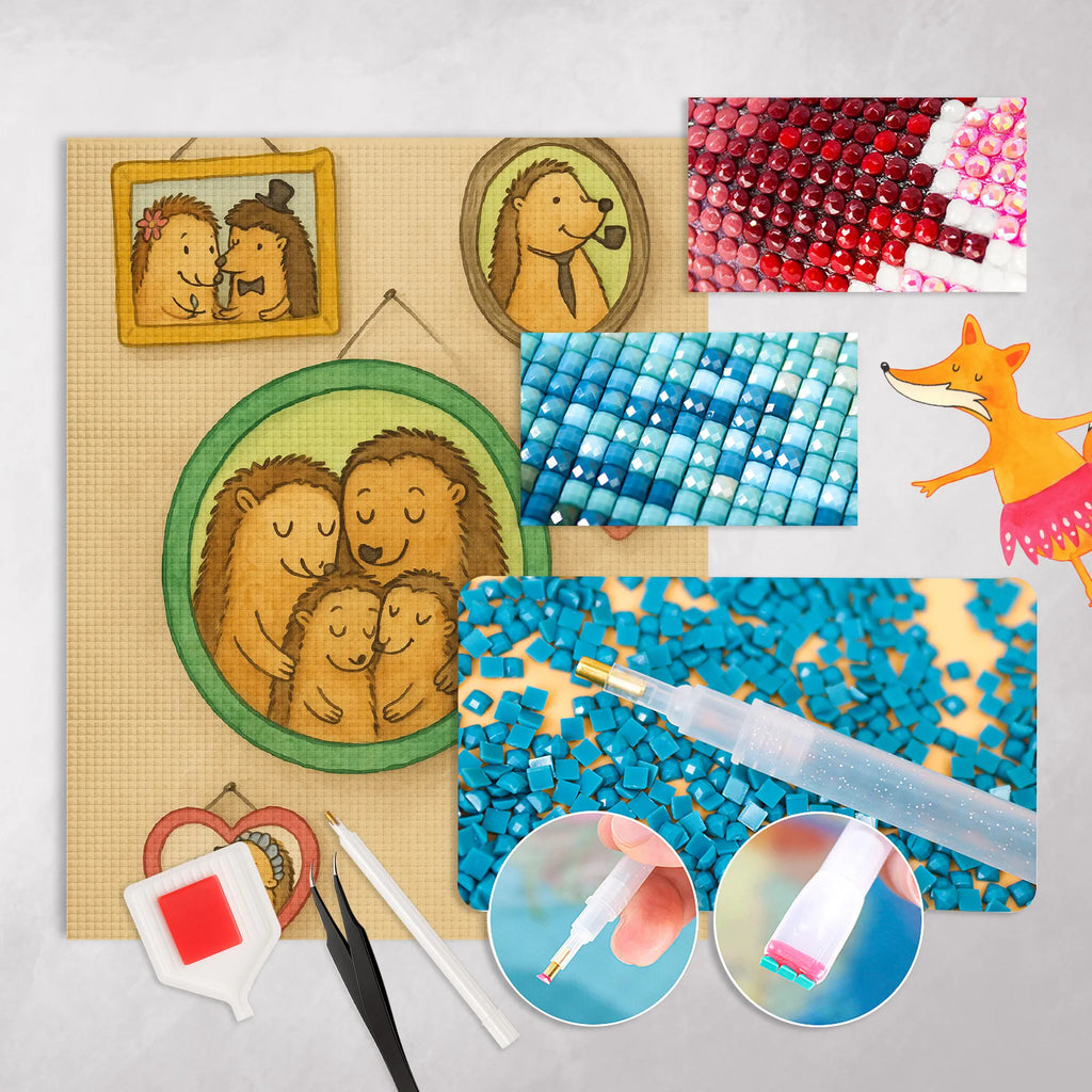 Diamond Painting Igel Familie Design Diamond Painting Blumen, Diamond Painting Zubehör, Diamond Painting Rundbohrer, Diamond Painting Modern, Diamond Art, Diamond Painting Tray, Diamond Painting Landschaft, Kristallbild, Diamond Painting Full Drill, Diamond Painting Muster, Diamond Painting Klassisch, DIY Diamond Painting, Diamond Painting Für Kinder, Rhinestone Painting, Diamond Painting Geschenkidee, Diamant Stickerei, Diamond Painting, Strass Malerei, Diamond Painting Anfänger Set, Diamond Painting Deko, Diamond Painting Schlüsselanhänger, Diamond Painting Porträt, Diamond Painting Für Erwachsene, Diamant Malerei, Diamond Painting Tablett, Diamant Mosaik, Diamond Painting Puzzle, Diamond Painting Motive, Diamond Painting Pinzette, Diamond Painting Partial Drill, Diamond Painting Profi Set, Diamond Painting Kit, Diamond Painting Quadratbohrer, Diamond Painting Bohrer, Diamond Painting Werkzeuge, Diamond Painting Schablone, Diamond Painting Tiere, 5D Diamant Malerei, Diamant Bild, Diamond Painting Leinwand, Diamond Painting Set, DIY Strass Bild, Familie, Vatertag, Muttertag, Bruder, Schwester, Mama, Papa, Oma, Opa, Bilder, Glück, Zusammenhalt, Liebe, Igel