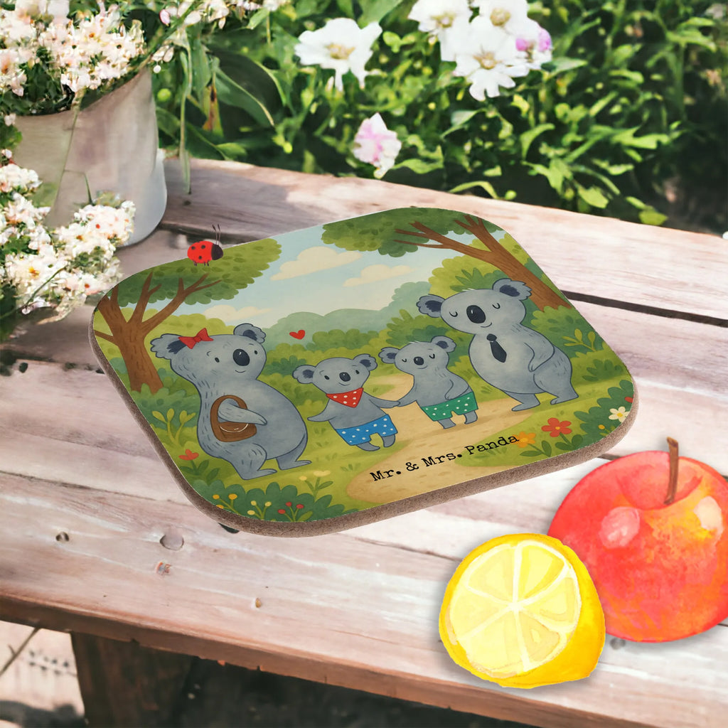 Square coaster Koala family with two kids Design Bierdeckel, Tassen Untersetzer, Getränkeuntersetzer, Untersetzer Gläser, Untersetzer, Korkuntersetzer, Untersetzer Holz, Untersetzer aus Holz, Untersetzer für Gläser, Holzuntersetzer, Untersetzer Design, Glasuntersetzer, Familie, Vatertag, Muttertag, Bruder, Schwester, Mama, Papa, Oma, Opa, Familienzeit, Koala, Koalafamilie, Familienleben, Lieblingsfamilie, beste Familie, Koalabär