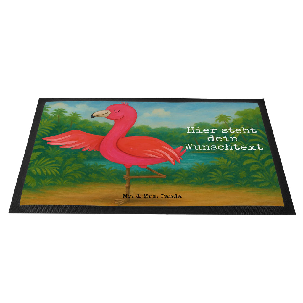 Personalisierte Fußmatte Flamingo Yoga Design Fußmatte bedrucken, Namensfussmatte, Personalisierte Fußmatte, Personalisiert, Haustürmatte personalisiert, Bedrucken, Türvorleger personalisiert, Fußmatte mit Namen, Türvorleger mit Namen, Wunschnamen, Personalisieruung, Flamingo, Yoga-Übung, Aufregen, Namaste, Yoga, Entspannung, Tiefenentspannung, Achtsamkeit, Ärger, Vogel