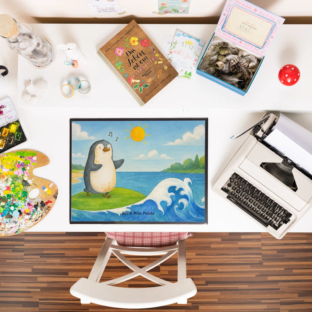 Schreibtischunterlage Pinguin Surfer Design Schreibunterlage, Schreibtischauflage, Bürobedarf, Büroartikel, Schreibwaren, Schreibtisch Unterlagen, Schreibtischunterlage Groß, Pinguin, Pinguine, surfen, Surfer, Hawaii, Urlaub, Wellen, Wellen reiten, Portugal