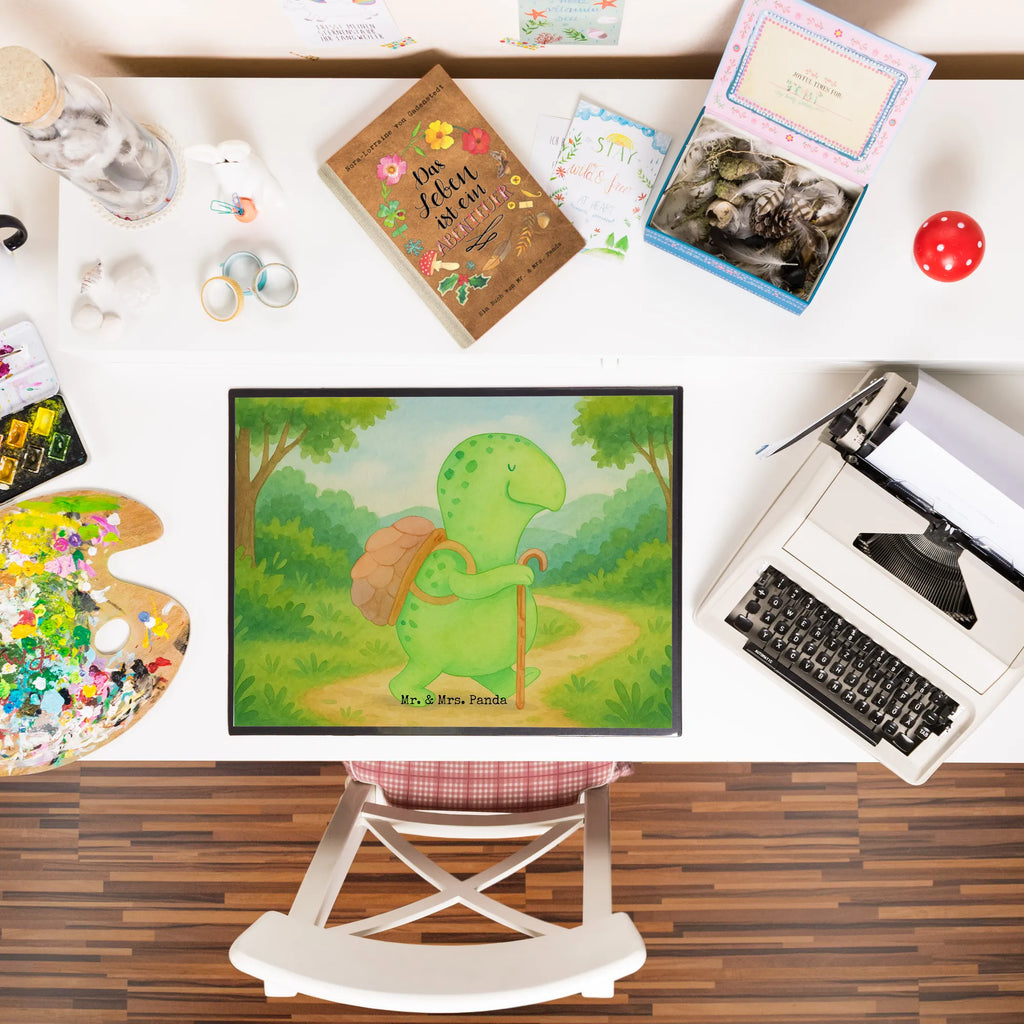 Schreibtischunterlage Schildkröte Wanderer Design Schreibunterlage, Schreibtischauflage, Bürobedarf, Büroartikel, Schreibwaren, Schreibtisch Unterlagen, Schreibtischunterlage Groß, Schildkröte, Schildkröten, Motivation, Motivationsspruch, Motivationssprüche, Neuanfang