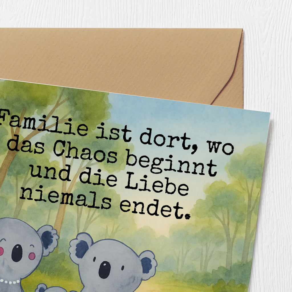 Deluxe Card Koala Family Design Karte, Grußkarte, Klappkarte, Einladungskarte, Glückwunschkarte, Hochzeitskarte, Geburtstagskarte, Hochwertige Grußkarte, Hochwertige Klappkarte, Familie, Vatertag, Muttertag, Bruder, Schwester, Mama, Papa, Oma, Opa, Koala, Koalas, Family, Kinder, Geschwister, Familienleben