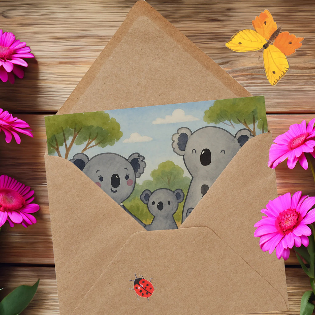 Deluxe Card Koala Family Design Karte, Grußkarte, Klappkarte, Einladungskarte, Glückwunschkarte, Hochzeitskarte, Geburtstagskarte, Hochwertige Grußkarte, Hochwertige Klappkarte, Familie, Vatertag, Muttertag, Bruder, Schwester, Mama, Papa, Oma, Opa, Koala, Koalas, Family, Kinder, Geschwister, Familienleben