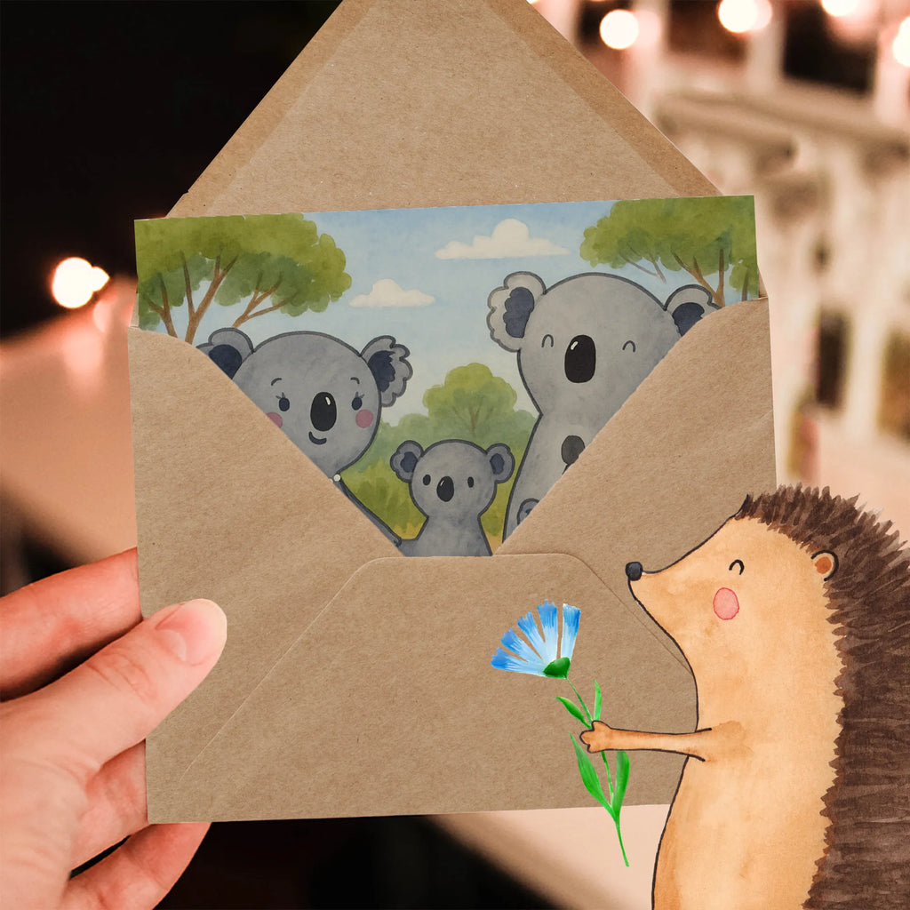 Deluxe Card Koala Family Design Karte, Grußkarte, Klappkarte, Einladungskarte, Glückwunschkarte, Hochzeitskarte, Geburtstagskarte, Hochwertige Grußkarte, Hochwertige Klappkarte, Familie, Vatertag, Muttertag, Bruder, Schwester, Mama, Papa, Oma, Opa, Koala, Koalas, Family, Kinder, Geschwister, Familienleben