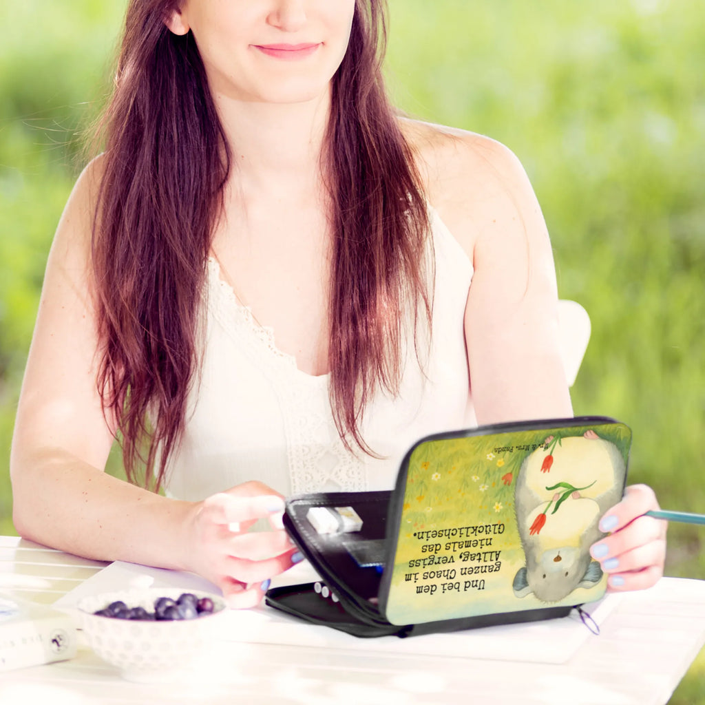 Federmappe Chinchilla Blume Design Stifterolle, Kinder Federmappe, Schüler, Einschulung, Stifte Etui, Federmappe Einschulung, Geschenk, Federmappe, Motiv, Kind, Stiftetasche, Bestückte Federmappe, Büro Stifte Etui, Federmäppchen, Schule, Schülerin, Grundschule, Federmäppchen bedruckt, Tiermotive, Gute Laune, lustige Sprüche, Tiere, Kummer, traurig sein, Chinchilla, Liebeskummer, Büro, Büroalltag, Chinchillas, Depressionen, Chaos, Glücklichsein