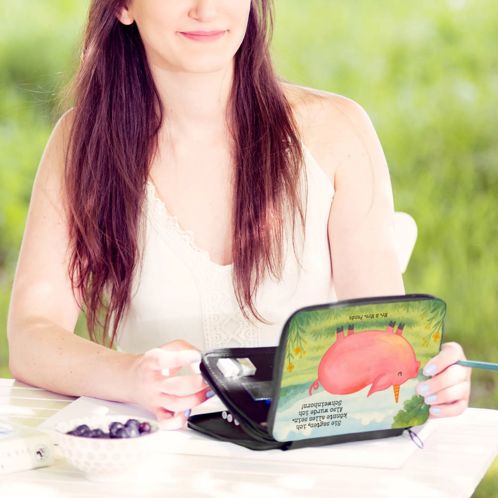 Federmappe Einhorn Schwein Design Federmappe, Stiftetasche, Stifte Etui, Schule, Einschulung, Geschenk, Kind, Schüler, Schülerin, Stifterolle, Federmäppchen, Motiv, Grundschule, Federmäppchen bedruckt, Büro Stifte Etui, Bestückte Federmappe, Kinder Federmappe, Federmappe Einschulung, Einhorn, Einhörner, Einhorn Deko, Unicorn, Party, Spaß, Schwein, Schweinhorn, Bauer, witzig. lustig, Spruch, geschenk, Pig, Piggy, funny, english, englisch