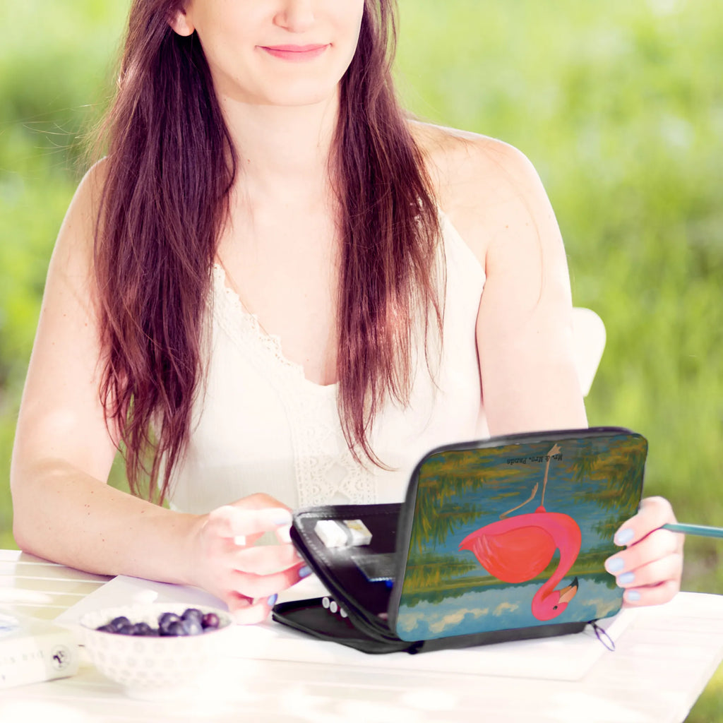 Leather folder flamingo Classic Design Federmäppchen bedruckt, Grundschule, Büro Stifte Etui, Motiv, Federmappe Einschulung, Geschenk, Federmäppchen, Federmappe, Bestückte Federmappe, Schule, Stiftetasche, Stifte Etui, Kind, Einschulung, Stifterolle, Kinder Federmappe, Schülerin, Schüler, Flamingo, ich, Freundinnen, Freundin, Sohn, Außenseiter, Einzigartig, Stolz, Selbstliebe, Tochter, Geschwister, Spruch, für mich