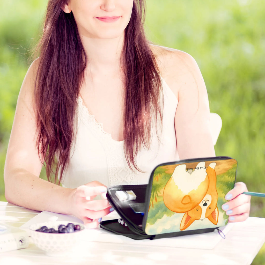 Federmappe Corgi Po Design Schülerin, Einschulung, Schüler, Federmappe, Federmäppchen, Stifterolle, Federmappe Einschulung, Motiv, Kinder Federmappe, Büro Stifte Etui, Grundschule, Schule, Stifte Etui, Geschenk, Kind, Stiftetasche, Federmäppchen bedruckt, Bestückte Federmappe, Hund, Hundemotiv, Haustier, Hunderasse, Tierliebhaber, Hundebesitzer, Sprüche, Hundeliebe, Selbstliebe, Corgie, Motivation, Spruch