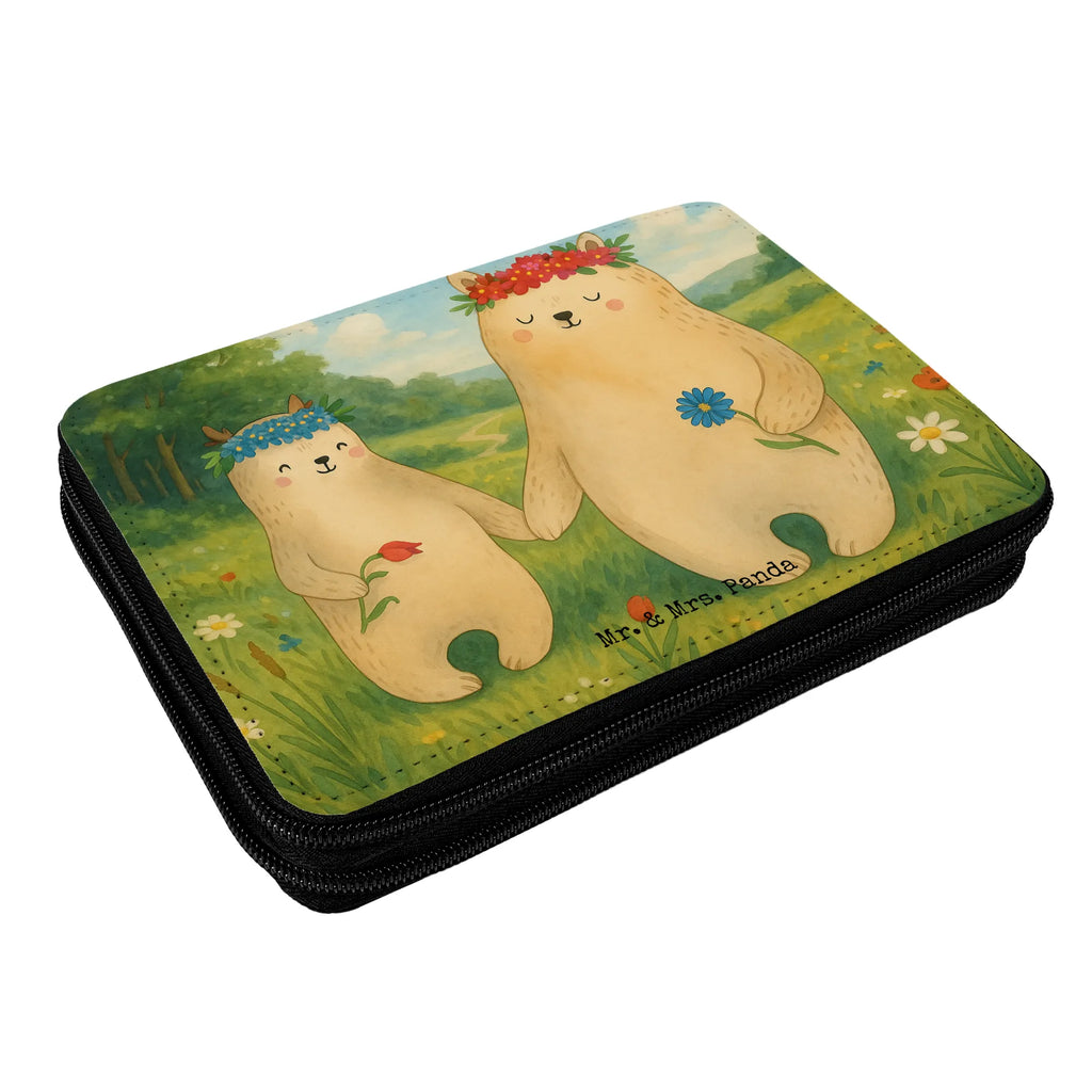 Federmappe Bären mit Blumenkranz Design Federmappe, Stiftetasche, Stifte Etui, Schule, Einschulung, Geschenk, Kind, Schüler, Schülerin, Stifterolle, Federmäppchen, Motiv, Grundschule, Federmäppchen bedruckt, Büro Stifte Etui, Bestückte Federmappe, Kinder Federmappe, Federmappe Einschulung, Familie, Vatertag, Muttertag, Bruder, Schwester, Mama, Papa, Oma, Opa, Bär, Bären, Mutter, Mutti, Mami, Lieblingsmensch, Lieblingsmama, beste Mutter, weltbeste Mama, Geschenk Mama. Muttertag, Tochter, Kinder, Töchter, Family, Vorbild