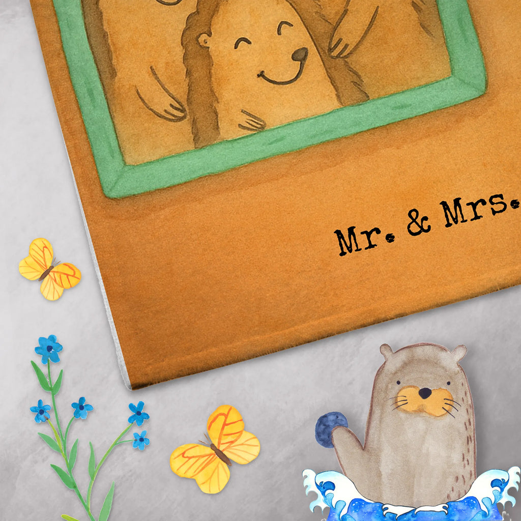 Personalisiertes Gästehandtuch Igel Familie Design Gästehandtuch Badezimmer Personalisiert, Gästehandtuch Waschbar Mit Name, Waschhandtuch Mit Wunschtext, Gästehandtuch Set Personalisiert, Personalisiertes Gästehandtuch, Gästehandtuch Weiß Mit Namen, Gästehandtuch Strapazierfähig Mit Text, Gästehandtuch Weich Mit Namen, Gästehandtuch 30x50 Mit Name, Gäste-Tuch Mit Wunschtext, Handtuch Für Toilette Personalisiert, Gästehandtuch Bunt Personalisiert, Gästehandtuch Saugfähig Mit Wunschtext, Handtuch Gästeformat Mit Gravur, Gästehandtuch Nachhaltig Personalisiert, Gästehandtuch Pflegeleicht Mit Gravur, Gästehandtücher Mit Wunschtext, Gästehandtuch Bad Mit Wunschtext, Gästehandtuch Ökologisch Mit Namen, Handtuch Für Gäste-WC Mit Name, Handtuch Für Gäste Mit Name, Handtuch Gästezimmer Mit Namen, Gästehandtuch Schnell Trocknend Mit Wunschtext, Gästehandtuch Für Hotels Mit Gravur, Gästehandtuch Mit Muster Und Name, Gästehandtuch Bio Baumwolle Mit Text, Gästehandtuch Modern Mit Namen, Kleines Handtuch Personalisiert, Gästehandtuch Mit Bordüre Und Wunschtext, Gästehandtuch Grau Mit Wunschtext, Handtuch Klein Mit Namen, Gästehandtuch Mit Namen, Gästehandtuch Schwarz Mit Namen, Gästehandtuch Beige Mit Gravur, Gästehandtuch Baumwolle Mit Namen, Gästehandtuch Klassisch Mit Wunschtext, Gästehandtuch Hochwertig Personalisiert, Familie, Vatertag, Muttertag, Bruder, Schwester, Mama, Papa, Oma, Opa, Liebe, Igel, Zusammenhalt, Bilder, Glück