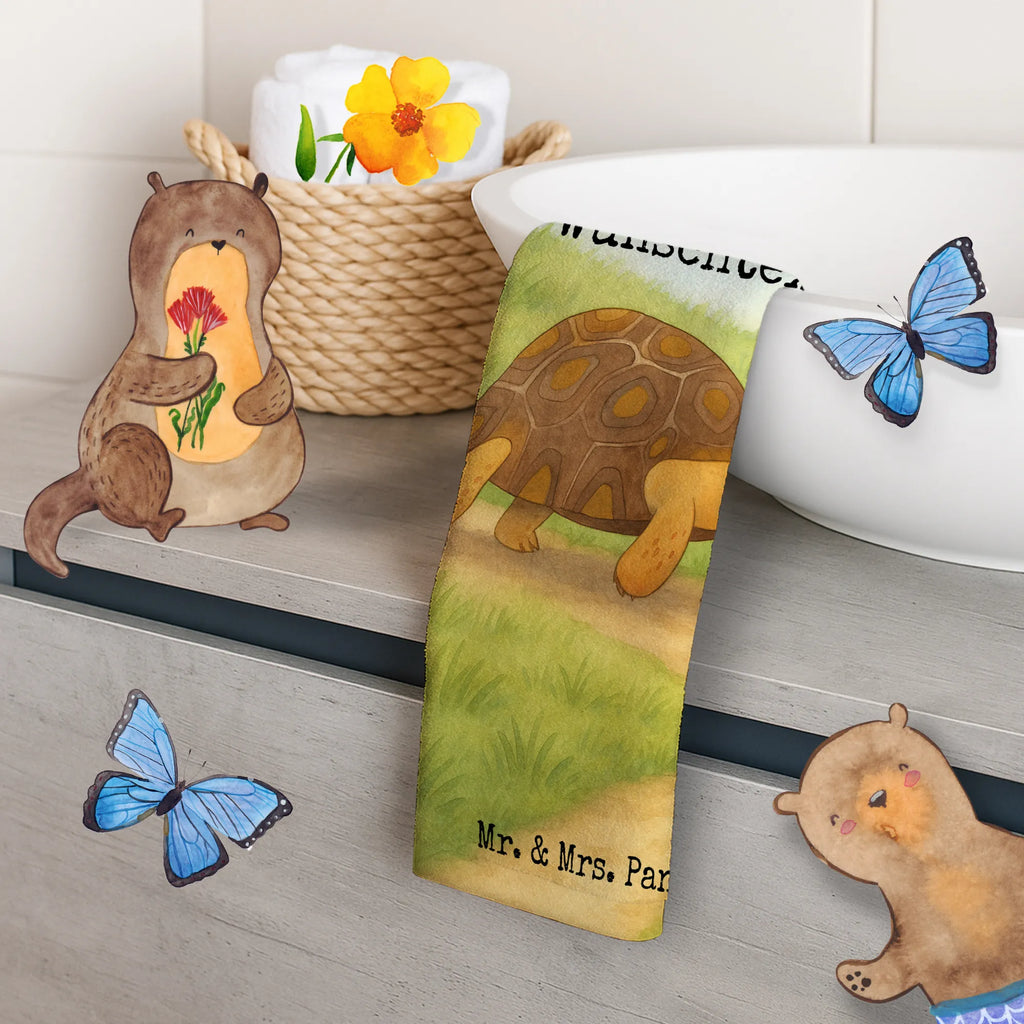 Personalisiertes Gästehandtuch Schildkröte Marschieren Design Gästehandtücher Mit Wunschtext, Gästehandtuch Modern Mit Namen, Gästehandtuch Baumwolle Mit Namen, Gästehandtuch Bad Mit Wunschtext, Personalisiertes Gästehandtuch, Gästehandtuch Grau Mit Wunschtext, Handtuch Gästezimmer Mit Namen, Waschhandtuch Mit Wunschtext, Handtuch Für Gäste-WC Mit Name, Gästehandtuch Mit Muster Und Name, Kleines Handtuch Personalisiert, Gästehandtuch Waschbar Mit Name, Gästehandtuch Saugfähig Mit Wunschtext, Gästehandtuch Mit Namen, Gästehandtuch Beige Mit Gravur, Gästehandtuch 30x50 Mit Name, Gästehandtuch Hochwertig Personalisiert, Gästehandtuch Pflegeleicht Mit Gravur, Handtuch Gästeformat Mit Gravur, Gästehandtuch Weich Mit Namen, Handtuch Klein Mit Namen, Handtuch Für Gäste Mit Name, Gästehandtuch Schwarz Mit Namen, Handtuch Für Toilette Personalisiert, Gästehandtuch Strapazierfähig Mit Text, Gästehandtuch Schnell Trocknend Mit Wunschtext, Gästehandtuch Ökologisch Mit Namen, Gästehandtuch Mit Bordüre Und Wunschtext, Gäste-Tuch Mit Wunschtext, Gästehandtuch Nachhaltig Personalisiert, Gästehandtuch Weiß Mit Namen, Gästehandtuch Bunt Personalisiert, Gästehandtuch Bio Baumwolle Mit Text, Gästehandtuch Für Hotels Mit Gravur, Gästehandtuch Badezimmer Personalisiert, Gästehandtuch Klassisch Mit Wunschtext, Gästehandtuch Set Personalisiert, Meerestiere, Meer, Urlaub, Schildkröten, Schildkröte, Reiselust, Lieblingsmensch, Inspiration, Neustart, get lost, Motivation, Abenteuer