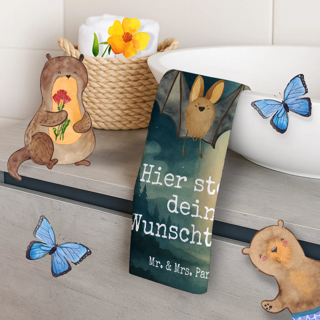 Personalisiertes Gästehandtuch Fledermaus Flügel Design Gästehandtuch Mit Bordüre Und Wunschtext, Gästehandtuch Hochwertig Personalisiert, Gästehandtuch Klassisch Mit Wunschtext, Gästehandtuch Pflegeleicht Mit Gravur, Handtuch Klein Mit Namen, Gästehandtuch Beige Mit Gravur, Gästehandtuch Bad Mit Wunschtext, Gästehandtuch Grau Mit Wunschtext, Handtuch Für Toilette Personalisiert, Gästehandtuch Nachhaltig Personalisiert, Gästehandtuch Strapazierfähig Mit Text, Gästehandtücher Mit Wunschtext, Handtuch Gästeformat Mit Gravur, Gästehandtuch Mit Namen, Kleines Handtuch Personalisiert, Gästehandtuch Für Hotels Mit Gravur, Personalisiertes Gästehandtuch, Gästehandtuch Baumwolle Mit Namen, Handtuch Für Gäste Mit Name, Waschhandtuch Mit Wunschtext, Gästehandtuch Set Personalisiert, Gästehandtuch Weiß Mit Namen, Gäste-Tuch Mit Wunschtext, Gästehandtuch Weich Mit Namen, Gästehandtuch Bio Baumwolle Mit Text, Gästehandtuch Bunt Personalisiert, Handtuch Für Gäste-WC Mit Name, Gästehandtuch Mit Muster Und Name, Gästehandtuch Ökologisch Mit Namen, Gästehandtuch 30x50 Mit Name, Gästehandtuch Schnell Trocknend Mit Wunschtext, Handtuch Gästezimmer Mit Namen, Gästehandtuch Saugfähig Mit Wunschtext, Gästehandtuch Waschbar Mit Name, Gästehandtuch Badezimmer Personalisiert, Gästehandtuch Schwarz Mit Namen, Gästehandtuch Modern Mit Namen, Tiermotive, Gute Laune, lustige Sprüche, Tiere