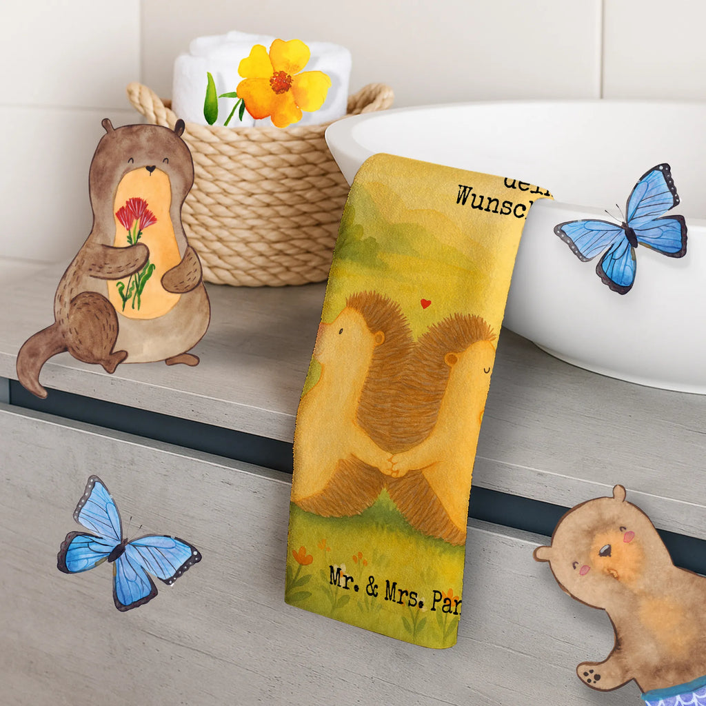 Personalisiertes Gästehandtuch Igel händchenhaltend Design Gästehandtuch Bio Baumwolle Mit Text, Handtuch Klein Mit Namen, Gästehandtuch Beige Mit Gravur, Gästehandtuch Grau Mit Wunschtext, Gästehandtuch 30x50 Mit Name, Handtuch Für Gäste Mit Name, Gästehandtuch Nachhaltig Personalisiert, Gästehandtuch Weich Mit Namen, Handtuch Gästeformat Mit Gravur, Gästehandtuch Mit Namen, Gästehandtuch Ökologisch Mit Namen, Kleines Handtuch Personalisiert, Gästehandtuch Strapazierfähig Mit Text, Gästehandtuch Weiß Mit Namen, Gästehandtuch Hochwertig Personalisiert, Gästehandtuch Mit Muster Und Name, Handtuch Für Toilette Personalisiert, Gästehandtuch Modern Mit Namen, Handtuch Gästezimmer Mit Namen, Gästehandtücher Mit Wunschtext, Gästehandtuch Set Personalisiert, Gästehandtuch Waschbar Mit Name, Gästehandtuch Badezimmer Personalisiert, Gästehandtuch Baumwolle Mit Namen, Gästehandtuch Saugfähig Mit Wunschtext, Gästehandtuch Bad Mit Wunschtext, Waschhandtuch Mit Wunschtext, Gästehandtuch Klassisch Mit Wunschtext, Gästehandtuch Schwarz Mit Namen, Personalisiertes Gästehandtuch, Handtuch Für Gäste-WC Mit Name, Gästehandtuch Mit Bordüre Und Wunschtext, Gäste-Tuch Mit Wunschtext, Gästehandtuch Schnell Trocknend Mit Wunschtext, Gästehandtuch Pflegeleicht Mit Gravur, Gästehandtuch Für Hotels Mit Gravur, Gästehandtuch Bunt Personalisiert, Liebe, Partner, Freund, Freundin, Ehemann, Ehefrau, Heiraten, Verlobung, Heiratsantrag, Liebesgeschenk, Jahrestag, Hocheitstag, Liebesbeweis, Gemeinsamkeit, große Liebe, Lieblingsmensch, Geschenk für zwei, Igel, Hand in Hand, Hochzeit, Igelliebe, Liebesbotschaft, Love