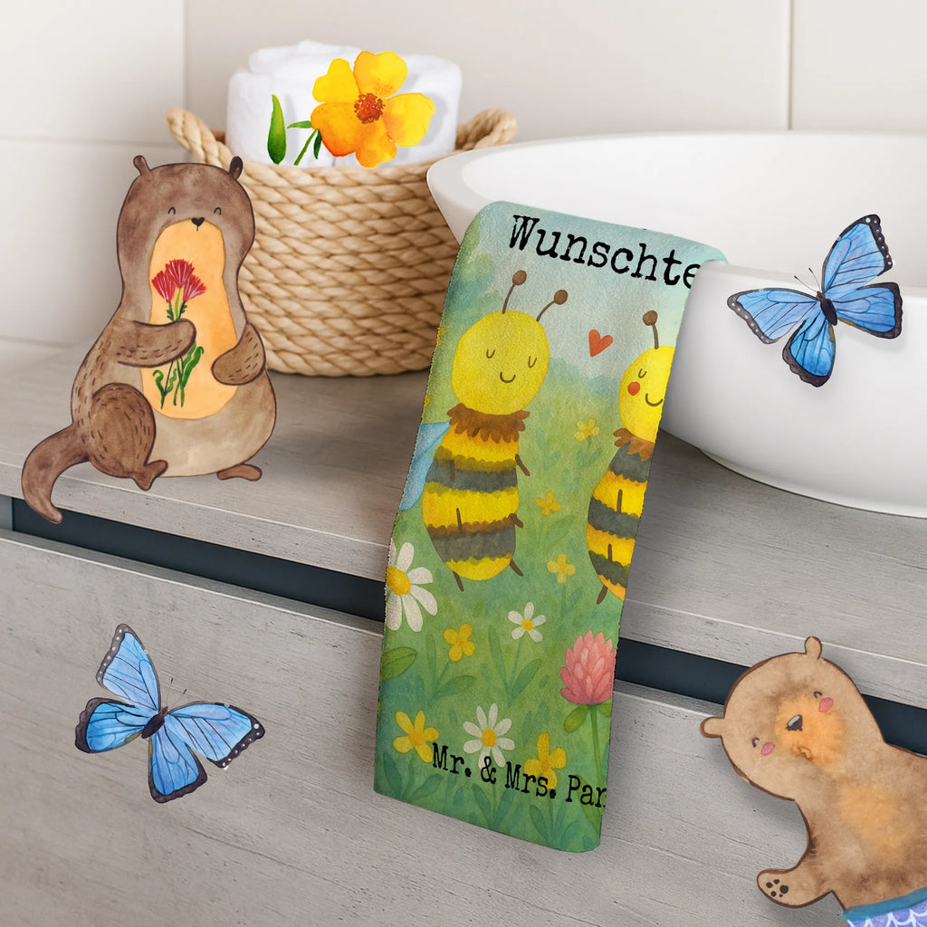 Personalisiertes Gästehandtuch Biene Verliebt Design Gästehandtuch Saugfähig Mit Wunschtext, Gästehandtuch Weich Mit Namen, Gästehandtuch Schwarz Mit Namen, Gästehandtuch Nachhaltig Personalisiert, Handtuch Für Toilette Personalisiert, Gästehandtuch Badezimmer Personalisiert, Gästehandtuch Bio Baumwolle Mit Text, Handtuch Gästezimmer Mit Namen, Handtuch Für Gäste Mit Name, Gästehandtuch Mit Bordüre Und Wunschtext, Gästehandtuch Mit Namen, Gästehandtuch Set Personalisiert, Gästehandtuch Klassisch Mit Wunschtext, Waschhandtuch Mit Wunschtext, Gästehandtuch Ökologisch Mit Namen, Gästehandtuch Grau Mit Wunschtext, Gäste-Tuch Mit Wunschtext, Gästehandtuch Waschbar Mit Name, Handtuch Für Gäste-WC Mit Name, Gästehandtuch Hochwertig Personalisiert, Gästehandtuch Bad Mit Wunschtext, Gästehandtuch Beige Mit Gravur, Gästehandtuch Bunt Personalisiert, Gästehandtuch Mit Muster Und Name, Personalisiertes Gästehandtuch, Handtuch Gästeformat Mit Gravur, Gästehandtuch Schnell Trocknend Mit Wunschtext, Kleines Handtuch Personalisiert, Gästehandtuch Für Hotels Mit Gravur, Gästehandtücher Mit Wunschtext, Gästehandtuch Modern Mit Namen, Gästehandtuch 30x50 Mit Name, Gästehandtuch Weiß Mit Namen, Gästehandtuch Strapazierfähig Mit Text, Handtuch Klein Mit Namen, Gästehandtuch Pflegeleicht Mit Gravur, Gästehandtuch Baumwolle Mit Namen, Biene, Wespe, Hummel