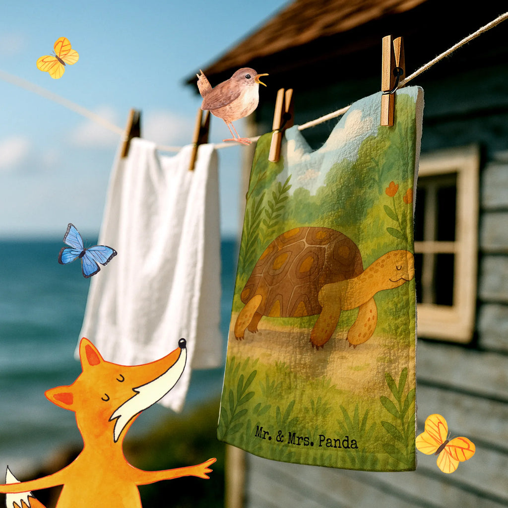 Gästehandtuch Schildkröte Marschieren Design Gästehandtuch Schnell Trocknend, Gästehandtuch Mit Muster, Gästehandtücher, Gästehandtuch Für Hotels, Handtuch Klein, Gästehandtuch Nachhaltig, Gästehandtuch Bunt, Gästehandtuch Baumwolle, Gästehandtuch, Gästehandtuch Bio Baumwolle, Gästehandtuch Grau, Gästehandtuch Weich, Gästehandtuch 30x50, Gästehandtuch Mit Bordüre, Handtuch Für Gäste-WC, Gästehandtuch Klassisch, Handtuch Gästezimmer, Gäste-Tuch, Gästehandtuch Schwarz, Gästehandtuch Waschbar, Handtuch Für Toilette, Gästehandtuch Pflegeleicht, Gästehandtuch Beige, Gästehandtuch Set, Gästehandtuch Bad, Waschhandtuch, Gästehandtuch Badezimmer, Gästehandtuch Ökologisch, Handtuch Gästeformat, Gästehandtuch Hochwertig, Handtuch Für Gäste, Gästehandtuch Saugfähig, Gästehandtuch Strapazierfähig, Gästehandtuch Weiß, Kleines Handtuch, Gästehandtuch Modern, Meerestiere, Meer, Urlaub, Inspiration, Neustart, Schildkröten, Lieblingsmensch, get lost, Abenteuer, Reiselust, Schildkröte, Motivation