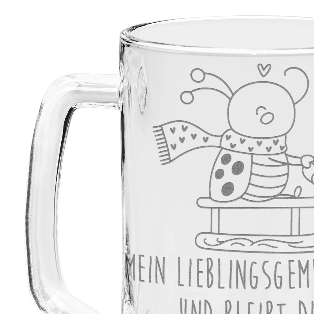 Gravur Bierkrug Smörle Rodeln Bierkrug Für Vatertag Mit Gravur, Bierseidel Mit Gravur, Tonkrug Mit Gravur, Familienbild Gravur Krug, Bierkrug Mit Gravur, Keramikkrug Mit Gravur, Sammlerkrug Mit Gravur, Hochzeitsgravur Bierkrug, Maßkrug Mit Gravur, Jubiläumsgravur Bierkrug, Traditioneller Bierkrug Mit Gravur, Fotogravur Bierkrug, Steinzeugkrug Mit Gravur, Gravur Maßkrug, Bierkrug Mit Monogramm Gravur, Haustierfoto Gravur Krug, Initialen Gravur Krug, Porzellankrug Mit Gravur, Wunschgravur Krug, Bayerischer Bierkrug Gravur, Bierkrug Mit Foto Gravur, Bierkrug Für Geburtstag Mit Gravur, Edelstahlkrug Mit Gravur, Zinnkrug Mit Gravur, ChatGPT:<br />Gravierbarer Bierkrug, Oktoberfestkrug Mit Gravur, Brauerei Krug Mit Gravur, Namensgravur Bierkrug, Kellnerkrug Mit Gravur, Rustikaler Bierkrug Gravur, Bierkrug Personalisiert Mit Gravur, Bierhumpen Mit Gravur, Bierkrug Geschenk Mit Gravur, Glaskrug Mit Gravur, Bierkrug Mit Spruchgravur, Bierkrug Gravierbar, Winter, Weihnachten, Weihnachtsdeko, Nikolaus, Advent, Heiligabend, Wintermotiv, Marzipan, Smörle, Schlittenfahren