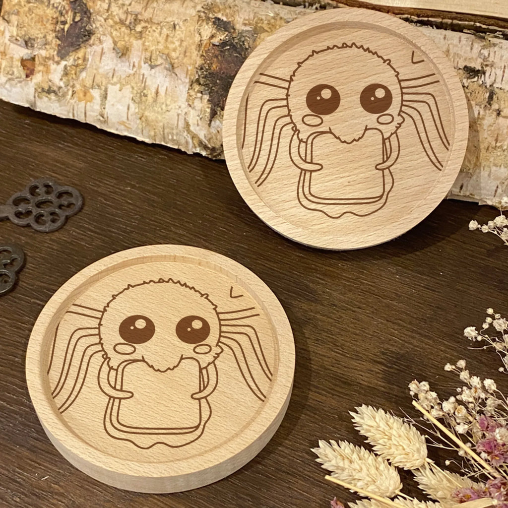 Holz Untersetzer Spinne Agathe Sandwich Gravierte Untersetzer, Untersetzer graviert, Untersetzer, Holz Untersetzer, Spinne Agathe, Spinne, Agathe, Videos, Merchandise, Hunger, Lebensfreude, Mut, Alles wird gut, Verfressen, Glück, Hungrig