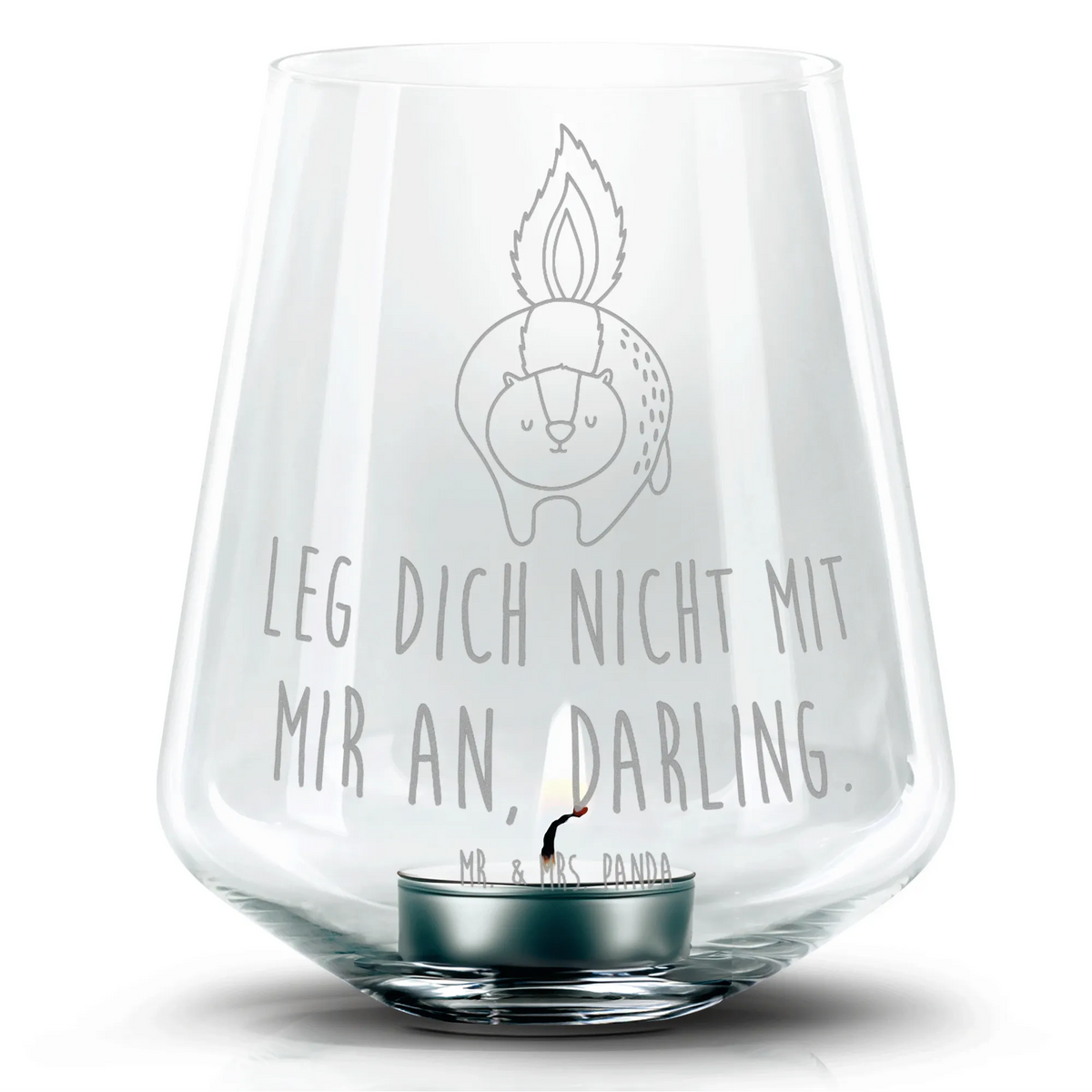 Gravur Windlicht Stinktier Angriff dekolicht, Kerzenhalter Glas, Graviertes Windlicht, Windlicht Glas, windlicht mit gravur, Kerzenhalter, gravur glas, Kerzenglas, Laterne, windlichtglas, Teelicht Glas, glas kerzenhalter, Glas Windlicht, Windlicht graviert, Gravur Laterne, Gravur Teelicht, Glas Teelichthalter, Gravur Windlicht, Laterne mit Gravur, Stumpenkerzenhalter, Teelichthalter, Deko Windlicht, Stinktier, Skunk, Stinki, Wildtier, Raubtier, Drohung, wütend, Stinker