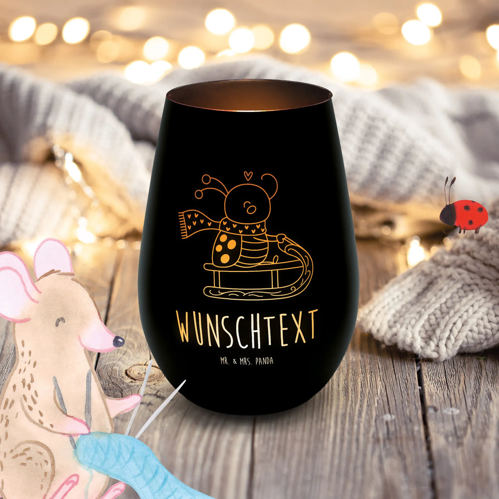 Gold Windlicht Personalisiert Smörle Rodeln Deko Windlicht Gold Mit Namen, Windlicht Aus Glas Gold Mit Text, Windlicht Gold Mit Spruch, Windlicht Aus Metall Gold Mit Gravur, Windlicht In Gold Personalisiert, Windlicht Mit Widmung Goldfarben, Windlicht Mit Persönlicher Botschaft Gold, Windlicht Mit Wunschtext Gold, Tischdeko Windlicht Gold Mit Namen, Personalisiertes Windlicht Gold, Edles Windlicht Goldfarben Mit Text, Windlicht Gold Mit Namen, Windlicht Gold Mit Liebevollem Spruch, Luxuriöses Windlicht In Gold Personalisiert, Windlicht Gold Für Innenbereich Mit Wunschtext, Windlicht Gold Für Weihnachten Mit Spruch, Goldener Teelichthalter Mit Wunschtext, Windlicht Mit Gravur Goldfarben, Kerzenhalter Gold Mit Gravur, Laterne Gold Mit Personalisierung, Windlicht Gold Romantisch Mit Gravur, Windlicht Mit Initialen In Gold, Gold Windlicht Hochzeit Mit Wunschtext, Windlicht Gold Geschenk Personalisiert, Windlicht Goldfarben Mit Personalisierung, Winter, Weihnachten, Weihnachtsdeko, Nikolaus, Advent, Heiligabend, Wintermotiv, Schlittenfahren, Smörle, Marzipan