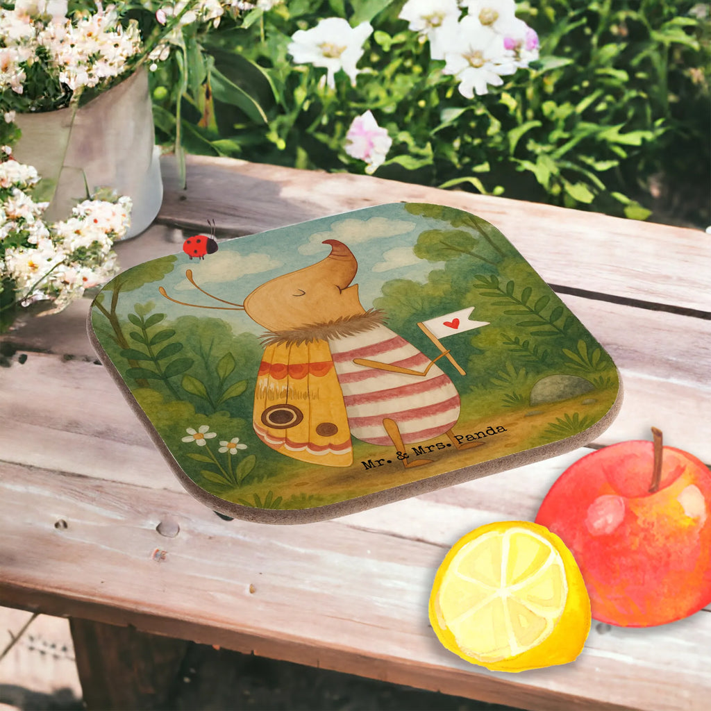 Untersetzer Nachtfalter Fähnchen Design Untersetzer, Bierdeckel, Glasuntersetzer, Untersetzer Gläser, Getränkeuntersetzer, Untersetzer aus Holz, Untersetzer für Gläser, Korkuntersetzer, Untersetzer Holz, Holzuntersetzer, Tassen Untersetzer, Untersetzer Design, Tiermotive, Gute Laune, lustige Sprüche, Tiere, Nachtfalter, Käfer, Spruch lustig, Spruch witzig, süß, niedlich, Küche Deko, Was kostet die Welt