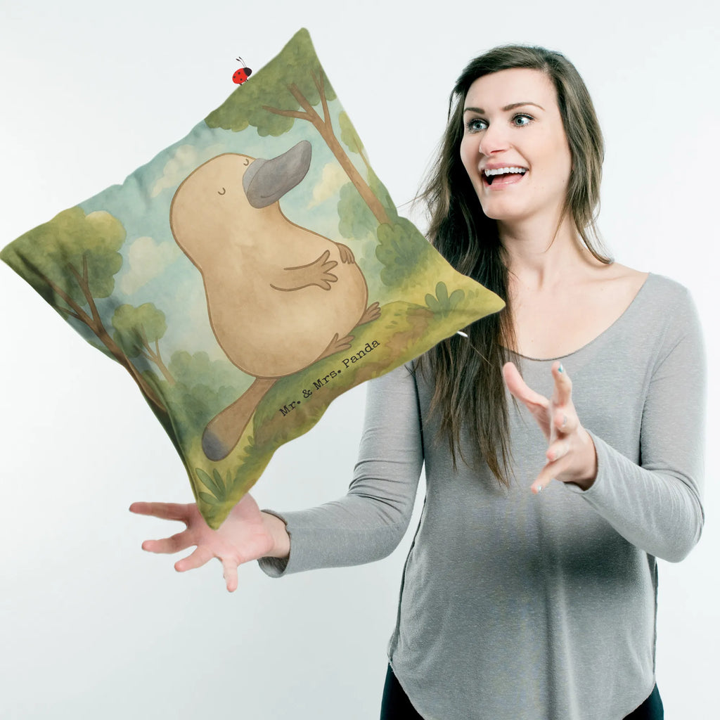 40x40 Kissen Schnabeltier Mut Design Kissenhülle, Kopfkissen, Sofakissen, Dekokissen, Motivkissen, sofakissen, sitzkissen, Kissen, Kissenbezüge, Kissenbezug 40x40, Kissen 40x40, Kissenhülle 40x40, Zierkissen, Couchkissen, Dekokissen Sofa, Sofakissen 40x40, Dekokissen 40x40, Kopfkissen 40x40, Kissen 40x40 Waschbar, Meerestiere, Meer, Urlaub, Schnabeltier, Mut, mutig, Lebensweisheit, Schnabeltiere, Motivation, Training, Büro, Arbeit, Neuanfang, Neustart, Weltreise, Raodtrip