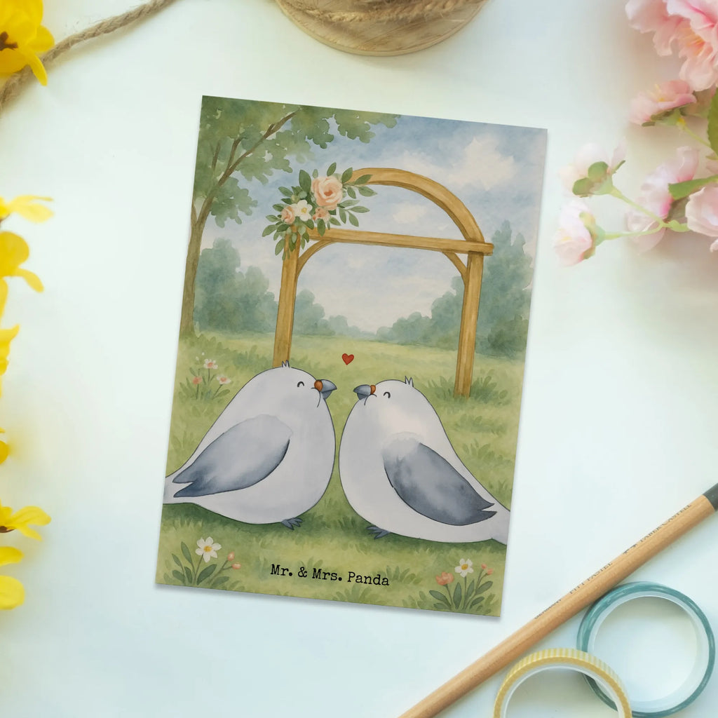 Postkarte Tauben Liebe Design Postkarte, Karte, Geschenkkarte, Grußkarte, Einladung, Ansichtskarte, Geburtstagskarte, Einladungskarte, Dankeskarte, Ansichtskarten, Einladung Geburtstag, Einladungskarten Geburtstag, Hochzeit, Hochzeitsgeschenk, Ehe, Hochzeitsfeier, Trauung, Trauungsgeschenk, Hochzeitskarte, Verlobungsfeier, Verlobungsgeschenk, Hochzeitsgeschenkideen, Hochzeitsgeschenke für Brautpaar, Turteltaube, Turteltauben, Taube, Tauben, Paar, Liebe, Freund, Freundin, Paargeschenk
