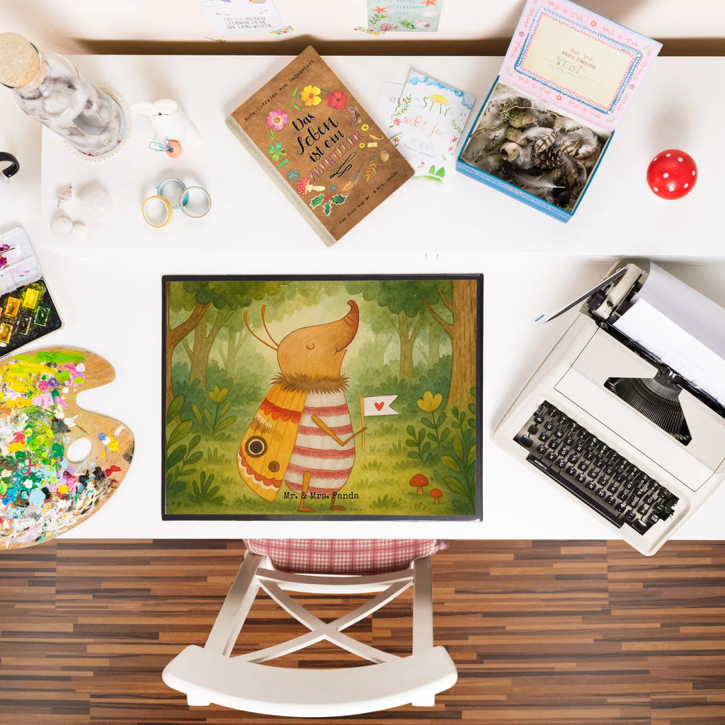 Schreibtischunterlage Nachtfalter Fähnchen Design Schreibunterlage, Schreibtischauflage, Bürobedarf, Büroartikel, Schreibwaren, Schreibtisch Unterlagen, Schreibtischunterlage Groß, Tiermotive, Gute Laune, lustige Sprüche, Tiere, Nachtfalter, Käfer, Spruch lustig, Spruch witzig, süß, niedlich, Küche Deko, Was kostet die Welt