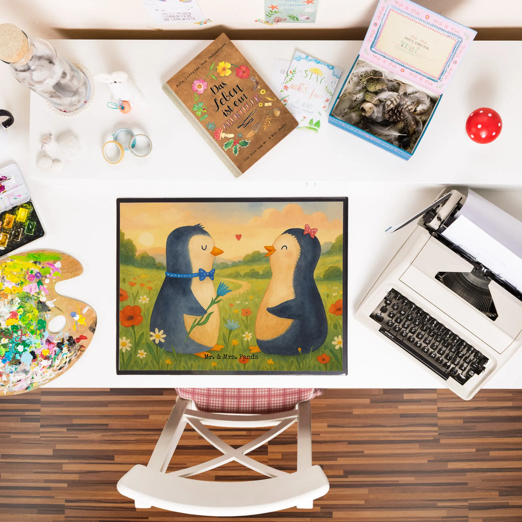 Schreibtischunterlage Pinguin Pärchen Design Schreibunterlage, Schreibtischauflage, Bürobedarf, Büroartikel, Schreibwaren, Schreibtisch Unterlagen, Schreibtischunterlage Groß, Pinguin, Pinguine, Liebe, Liebespaar, Liebesbeweis, Liebesgeschenk, Verlobung, Jahrestag, Hochzeitstag, Hochzeit, Hochzeitsgeschenk, große Liebe, Traumpaar