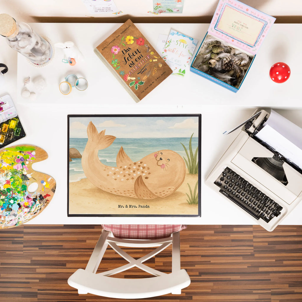 Schreibtischunterlage Robbe Liegen Design Schreibunterlage, Schreibtischauflage, Bürobedarf, Büroartikel, Schreibwaren, Schreibtisch Unterlagen, Schreibtischunterlage Groß, Tiermotive, Gute Laune, lustige Sprüche, Tiere, Robbe, Robben, Seehund, Strand, Meerestier, Ostsee, Nordsee, Lachen, Freude