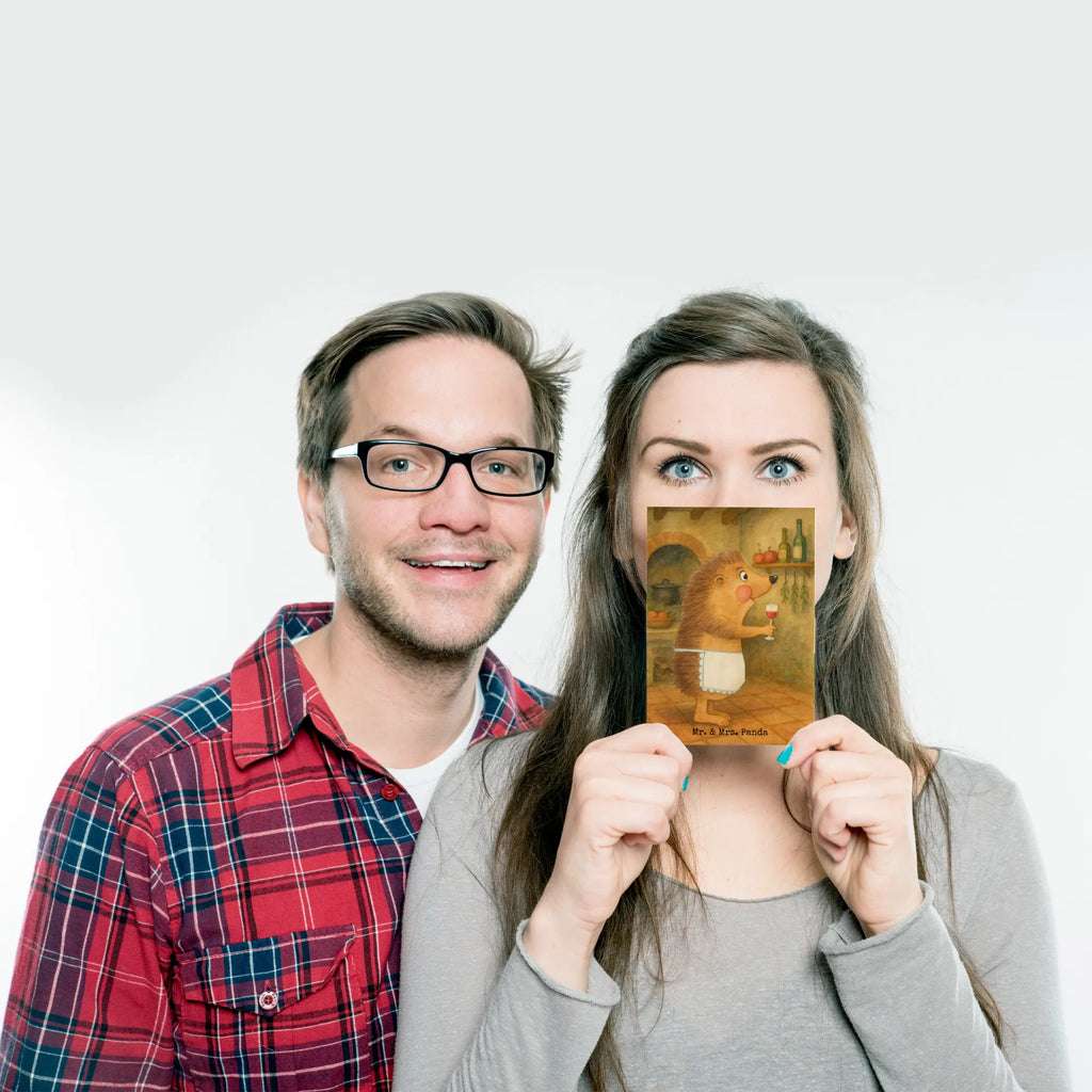 Postkarte Igel Wein Design Postkarte, Karte, Geschenkkarte, Grußkarte, Einladung, Ansichtskarte, Geburtstagskarte, Einladungskarte, Dankeskarte, Ansichtskarten, Einladung Geburtstag, Einladungskarten Geburtstag, Tiermotive, Gute Laune, lustige Sprüche, Tiere, Wein Spruch, Igel, Geschenk Weintrinker, Geschenk Weinliebhaber, Wein Deko, Weinglas, Rotwein, Weißwein, Wein trinken