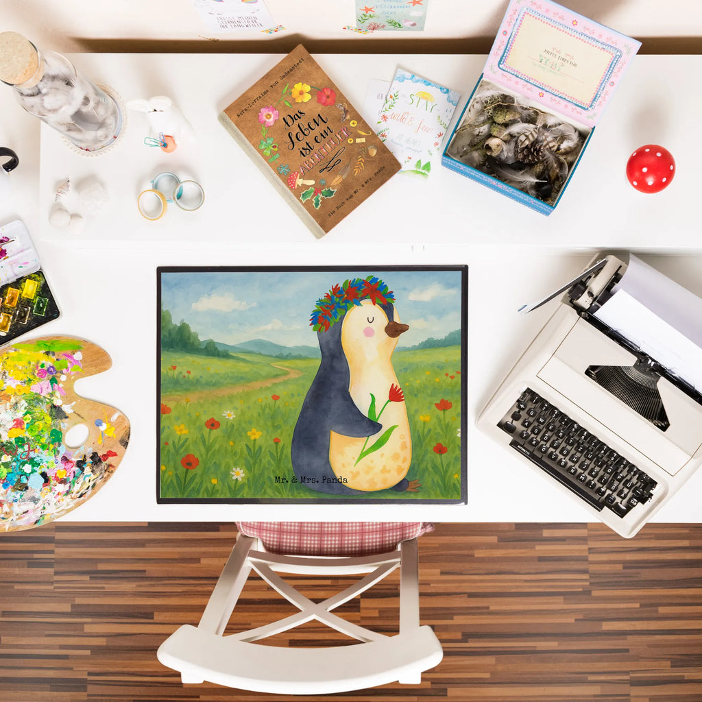 Schreibtischunterlage Pinguin Blumen Design Schreibunterlage, Schreibtischauflage, Bürobedarf, Büroartikel, Schreibwaren, Schreibtisch Unterlagen, Schreibtischunterlage Groß, Pinguin, Pinguine, Blumenkranz, Universum, Leben, Wünsche, Ziele, Lebensziele, Motivation, Lebenslust, Liebeskummer, Geschenkidee